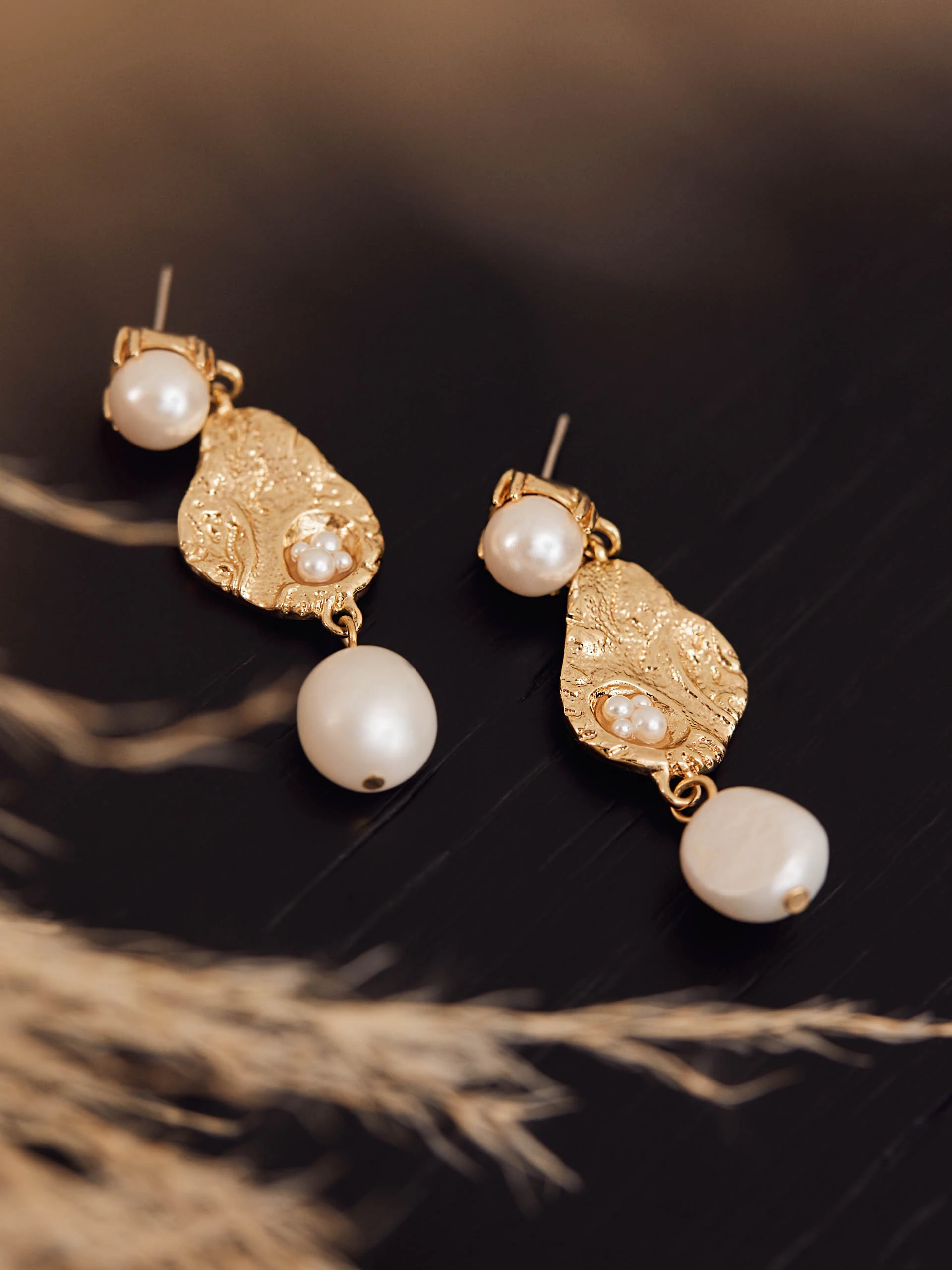 GOLD PLATED EARRINGS WITH PEARLS