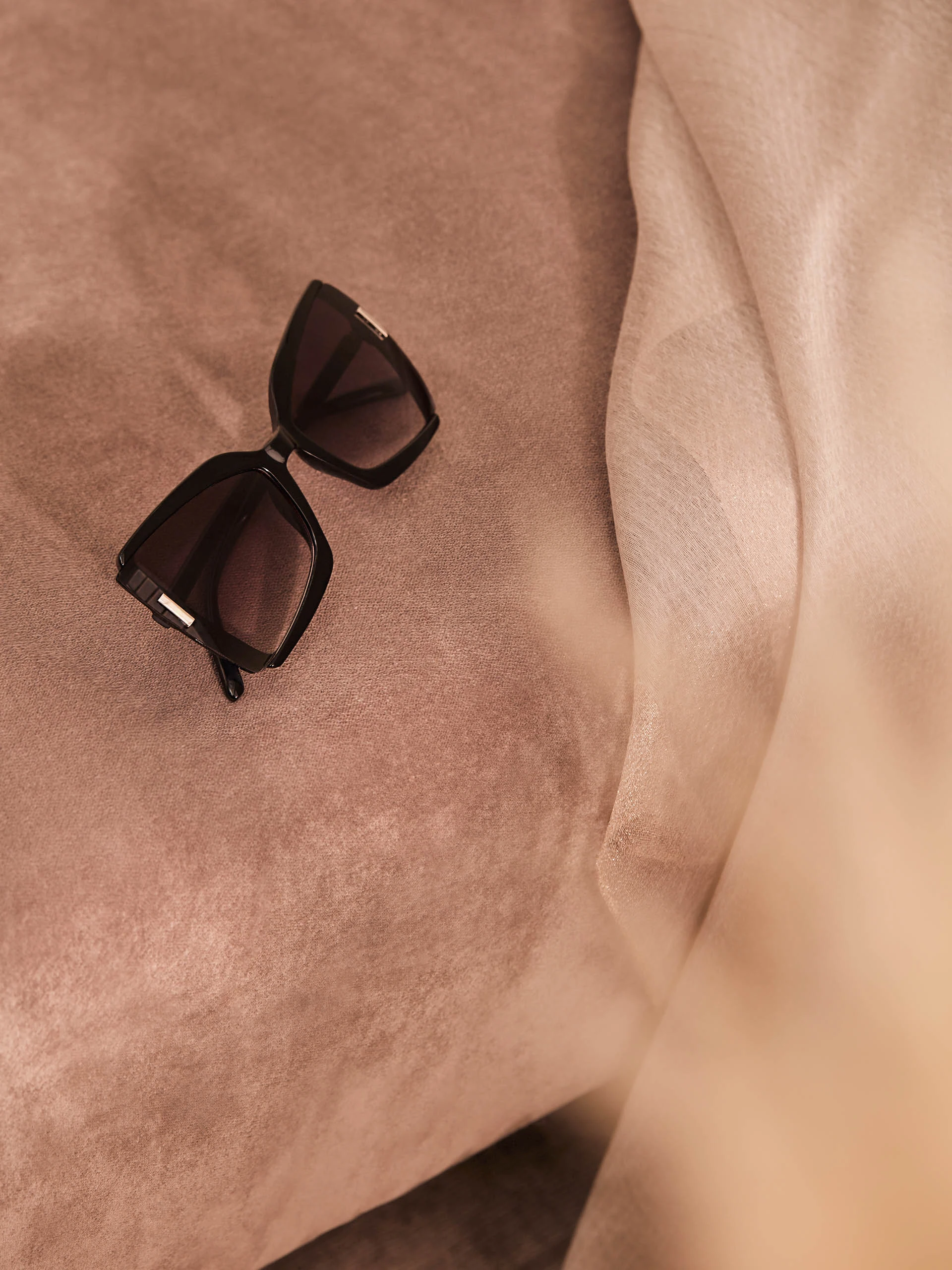 GEOMETRIC SUNGLASSES