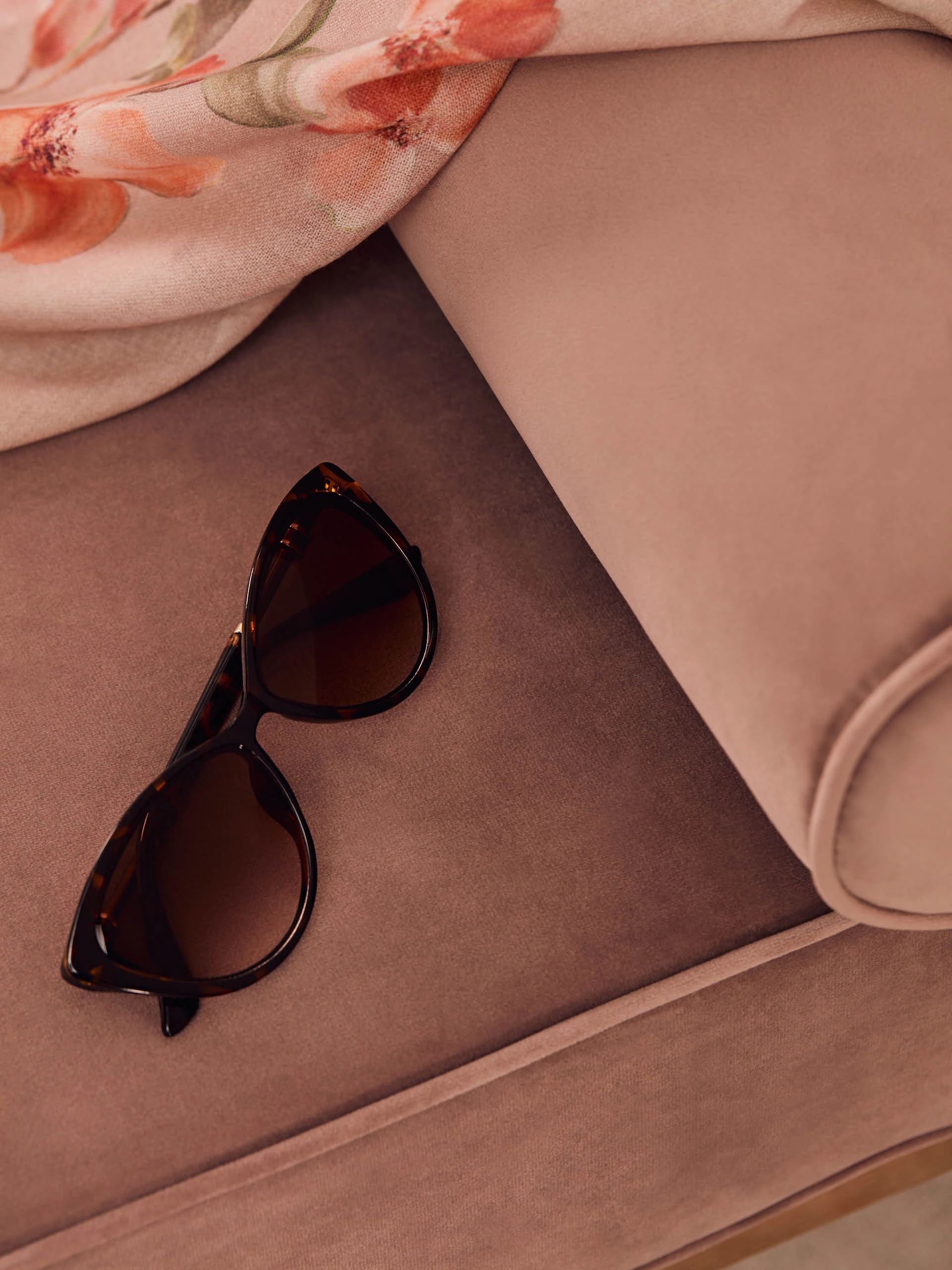 BROWN SUNGLASSES