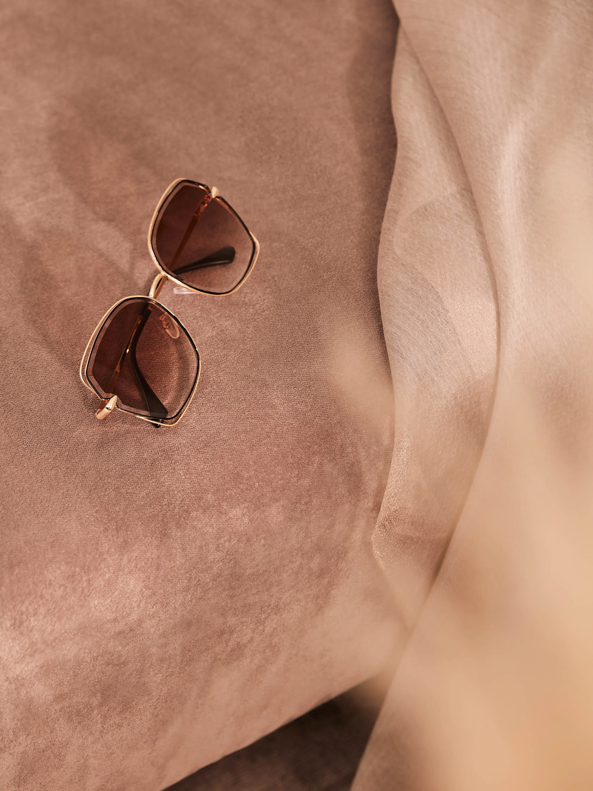 GEOMETRIC SUNGLASSES