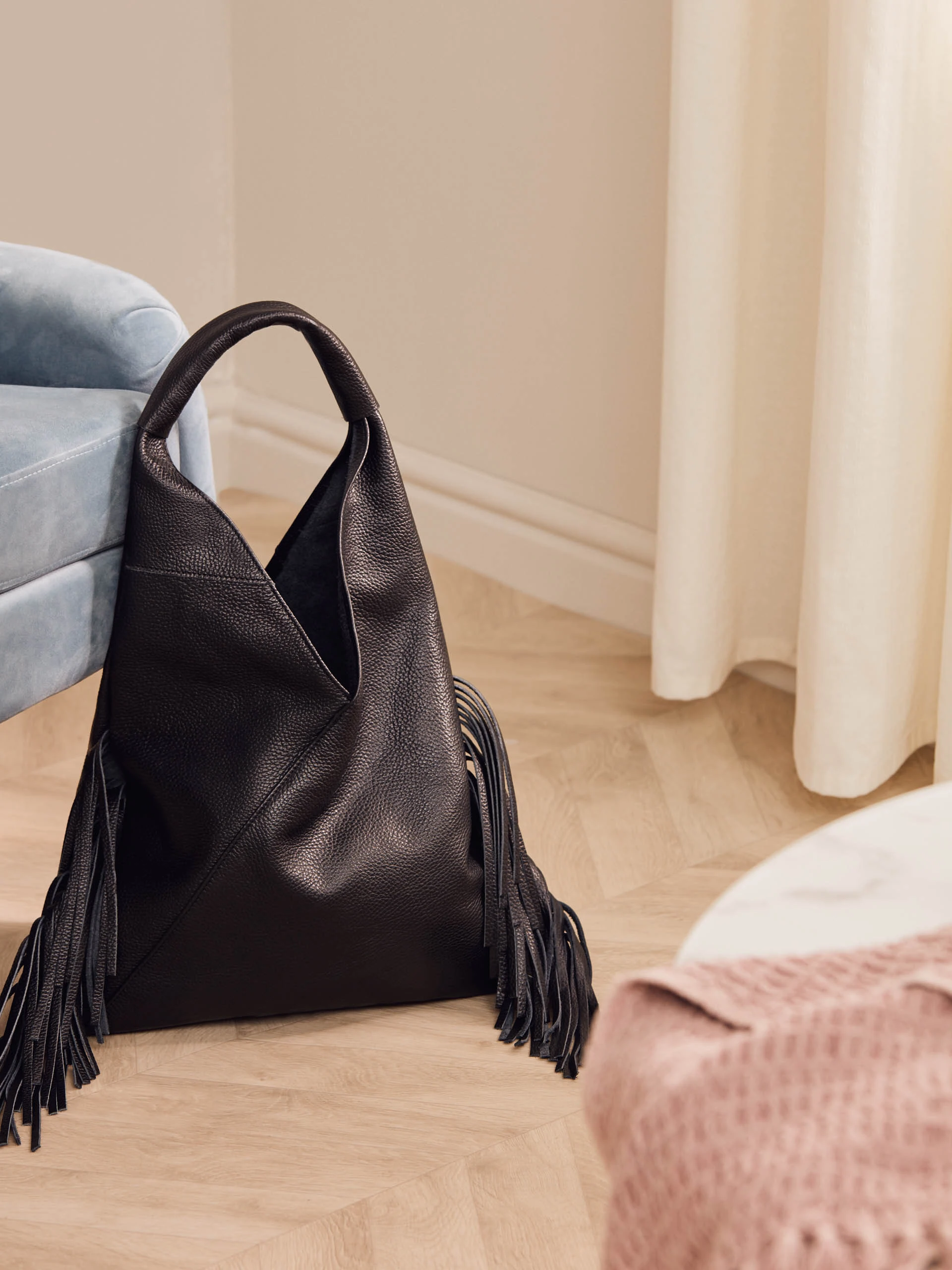 LARGE HANDBAG WITH TASSELS