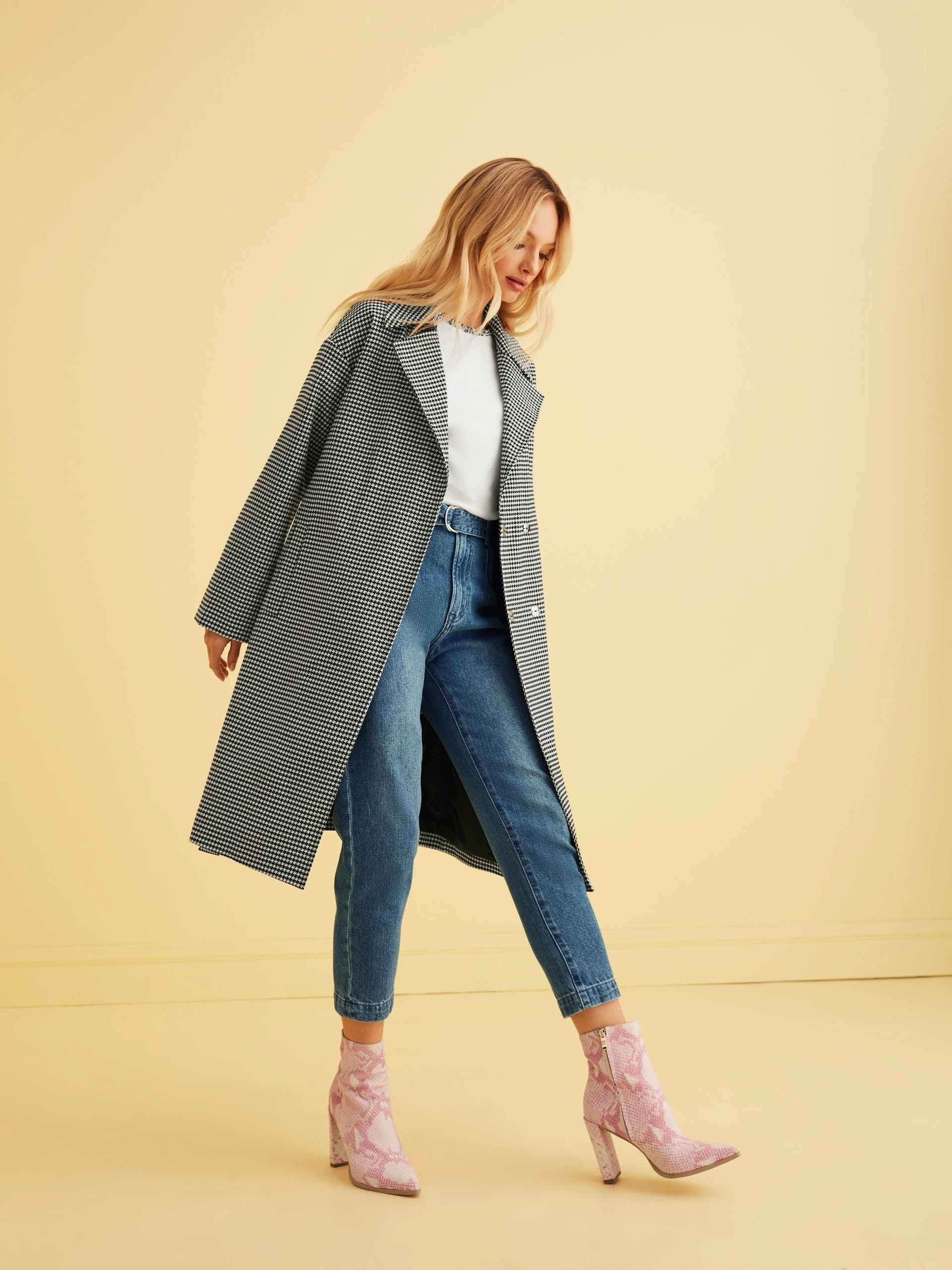 PINK BOOTS WITH ANIMAL MOTIF