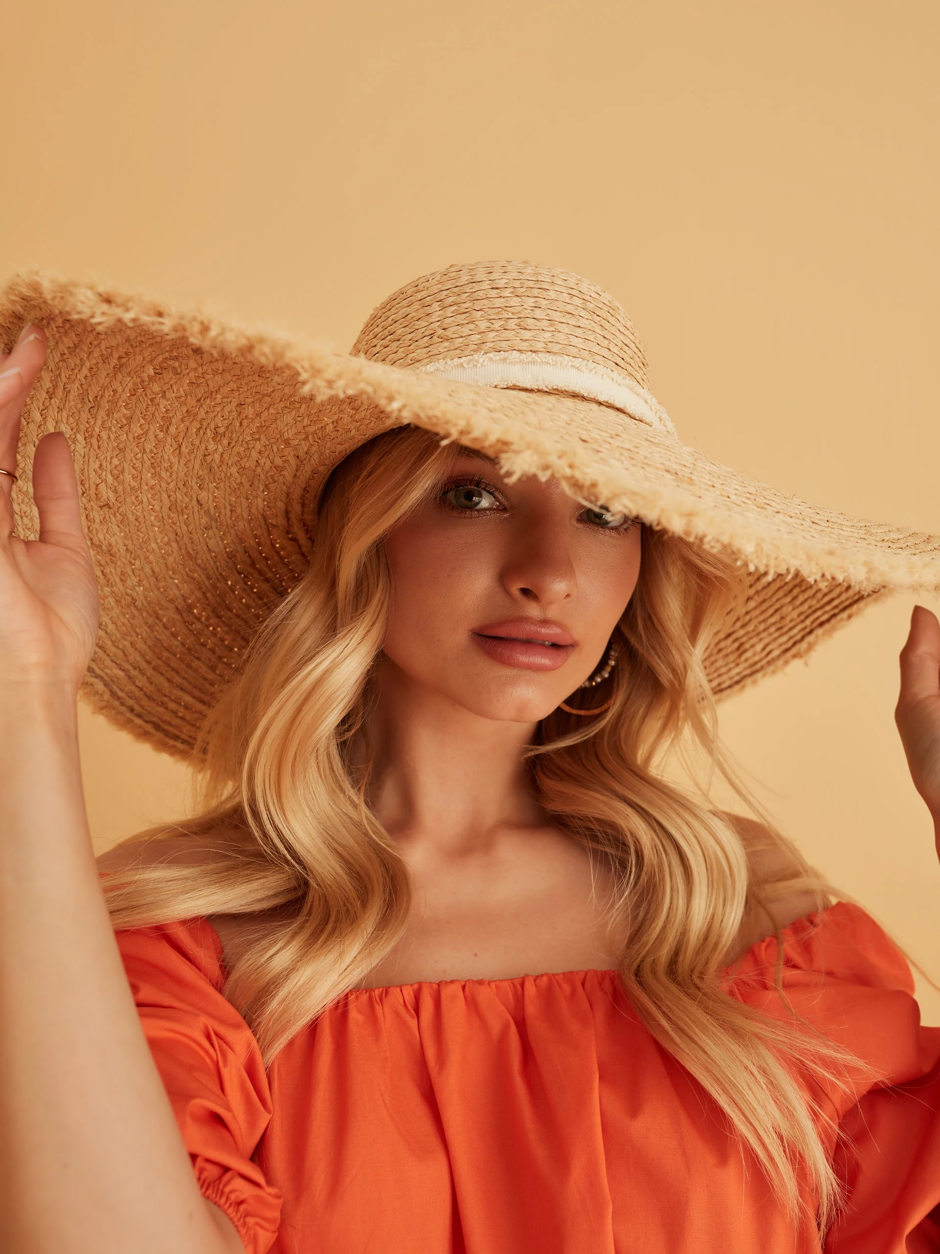 STRAW HAT WITH WHITE SASH