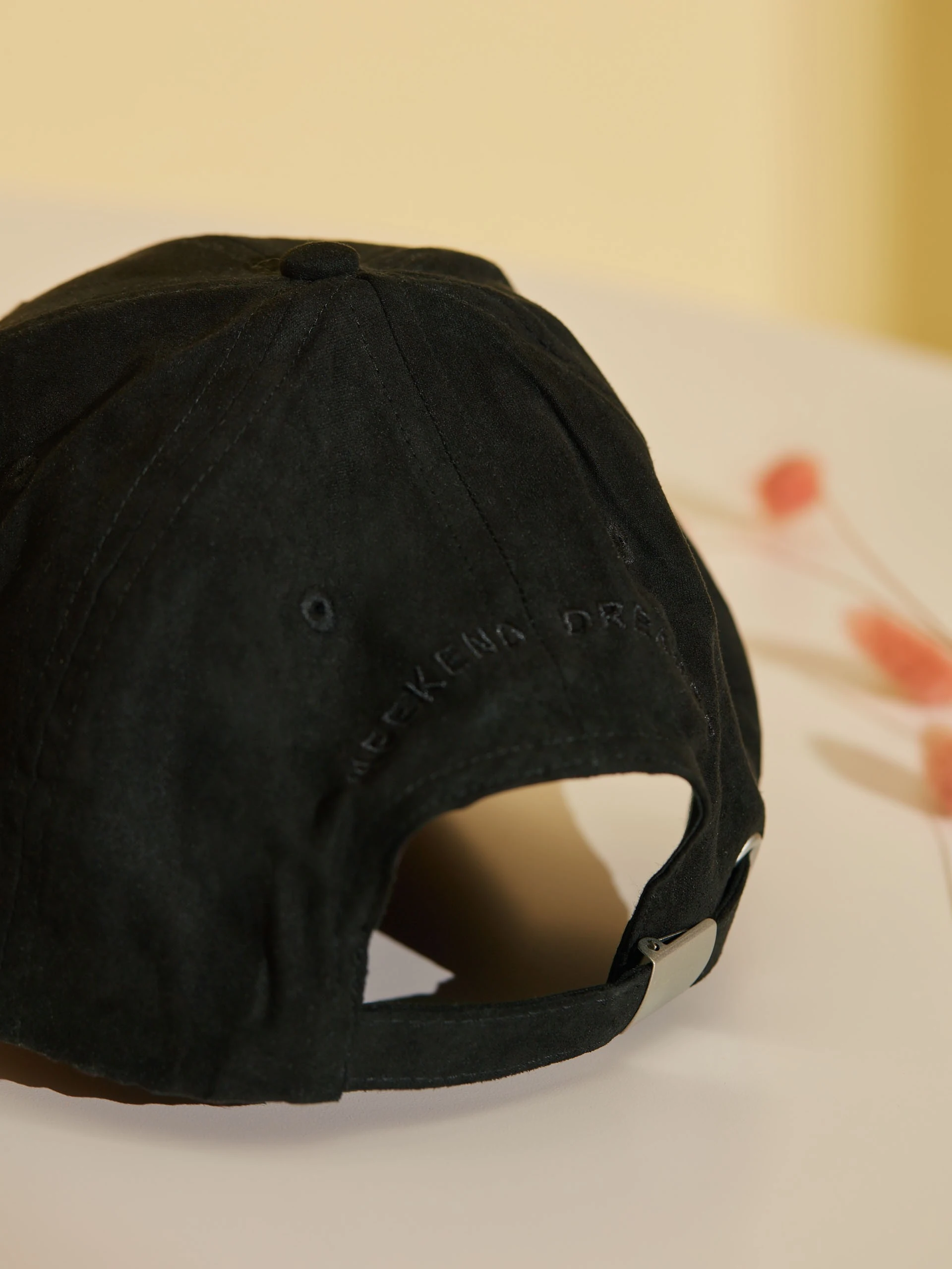 BLACK BASEBALL CAP