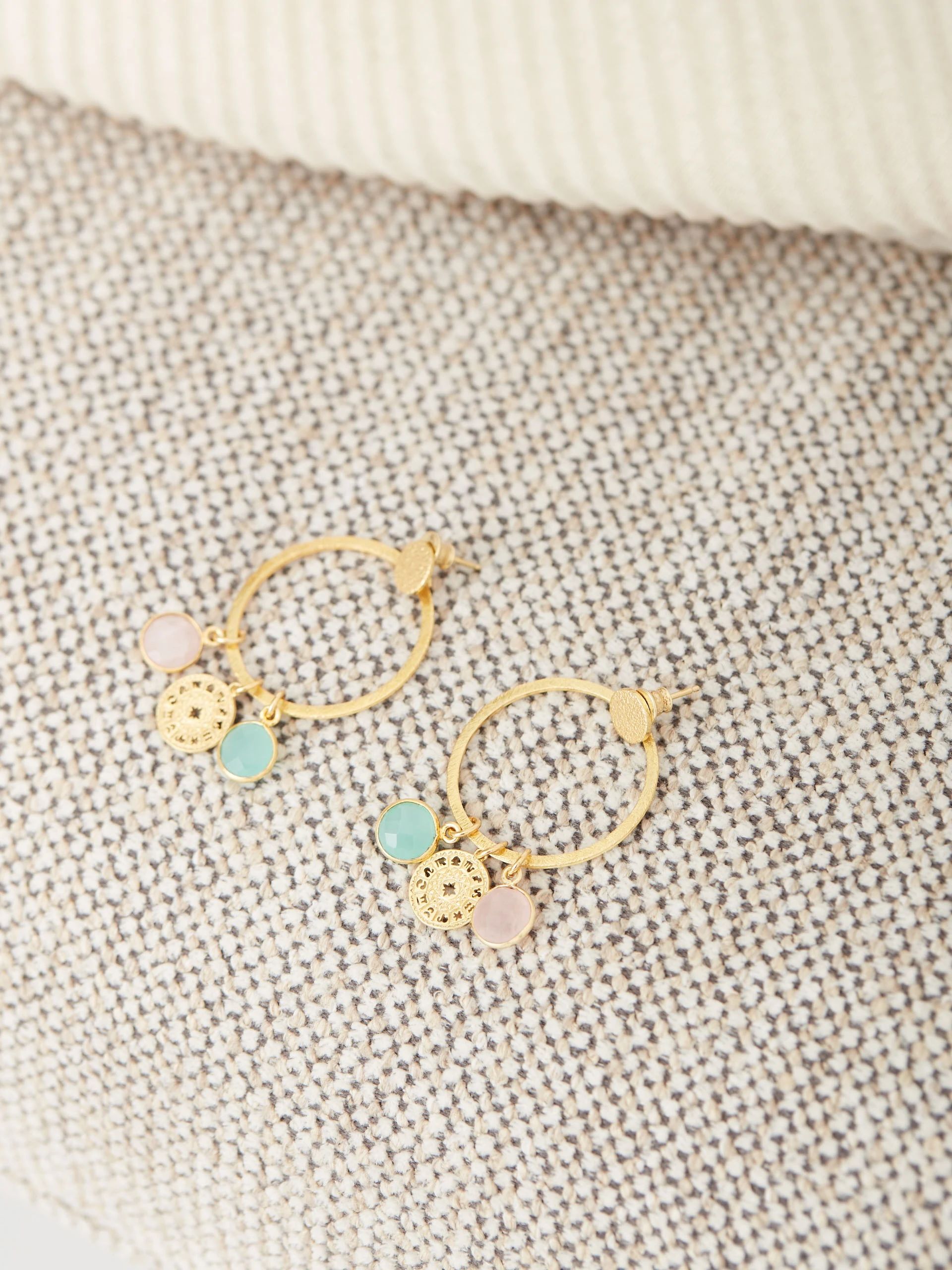 HOOP EARRINGS WITH STONE CHARMS