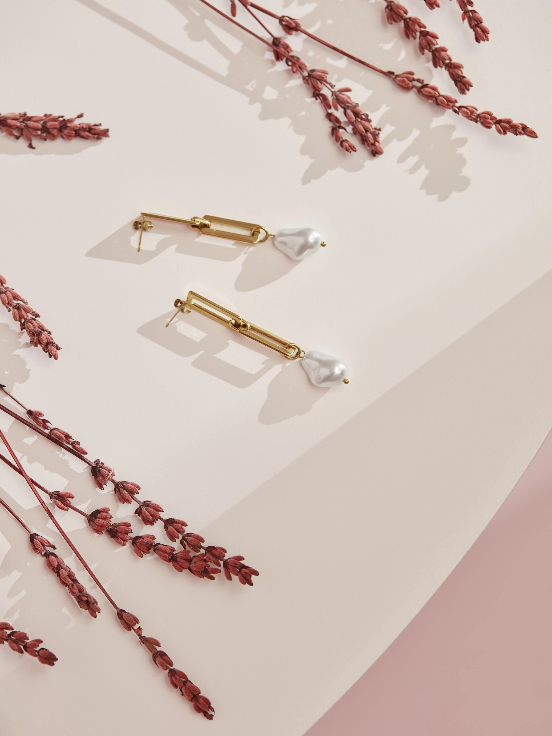EARRINGS WITH PEARLS