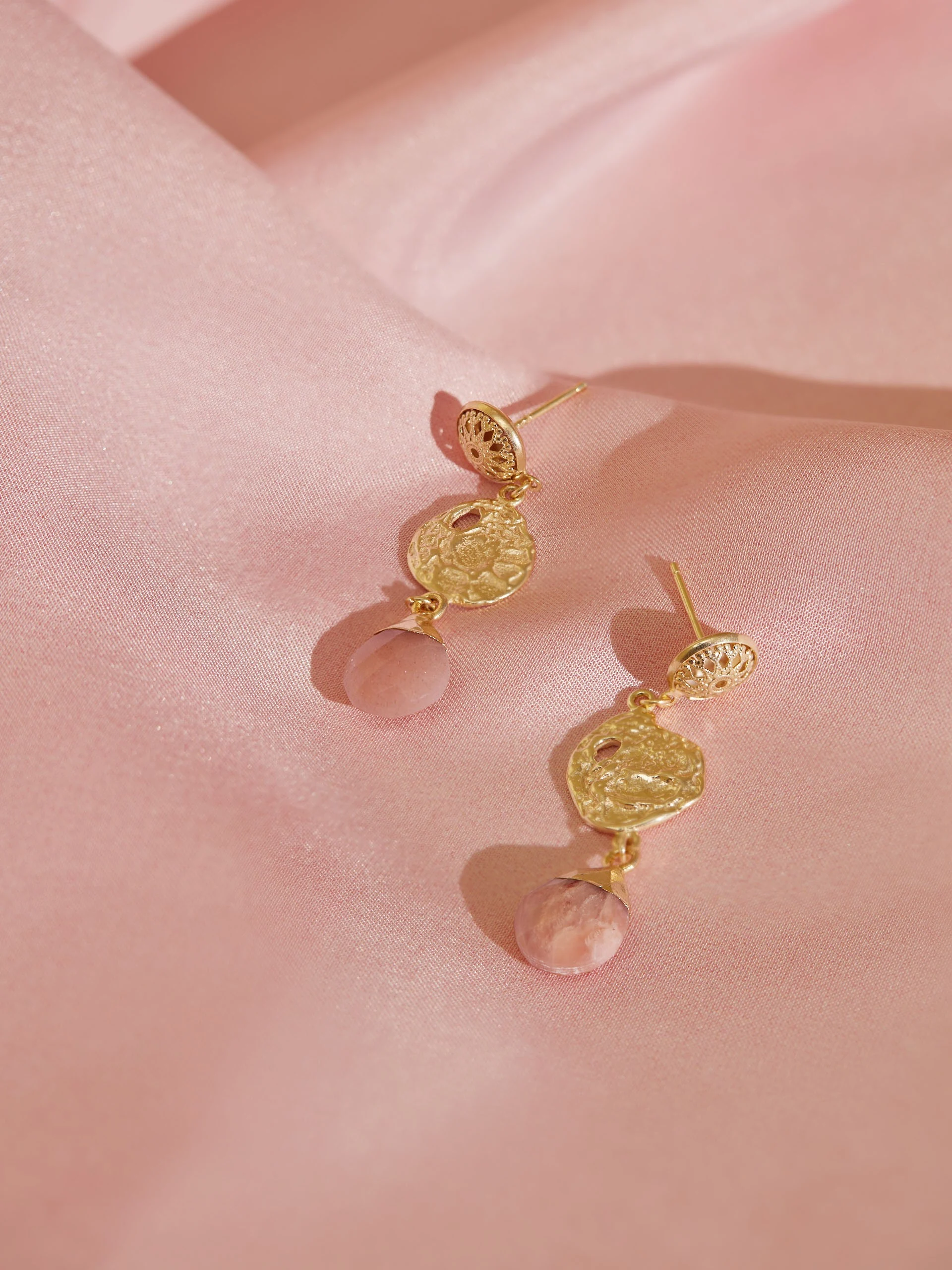 EARRINGS WITH PINK STONES