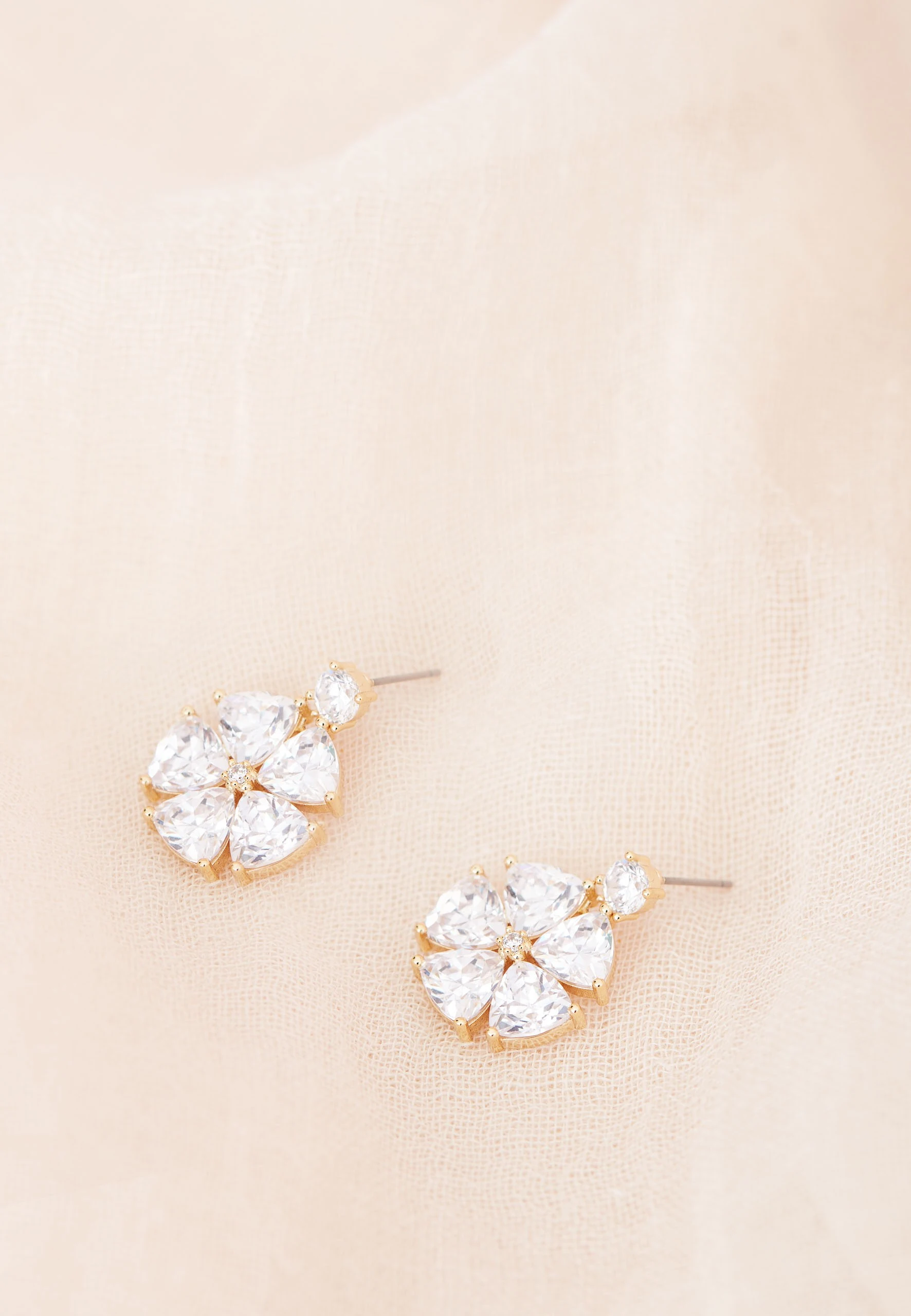 DELICATE EARRINGS WITH CRYSTALS