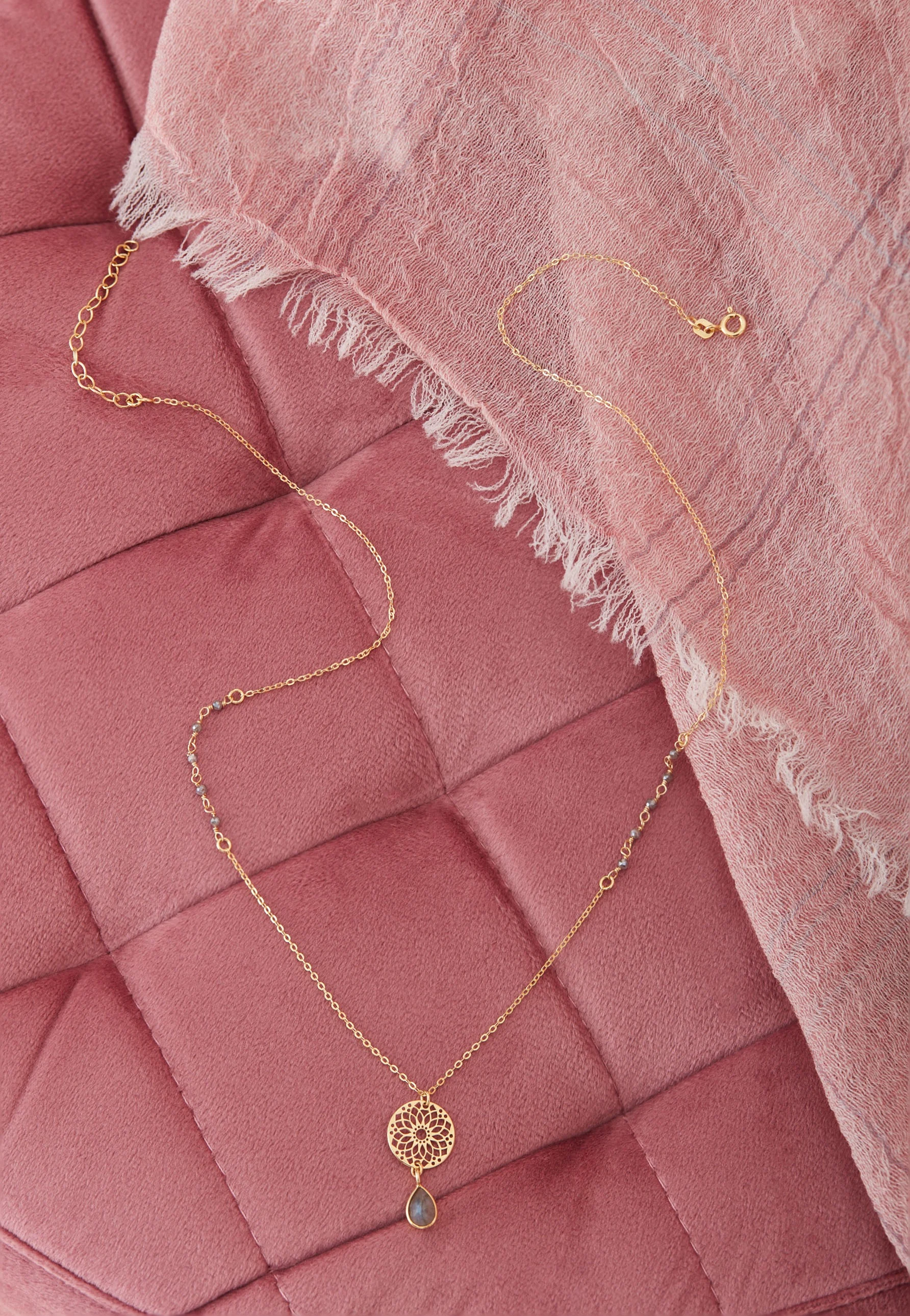 ROSETTE NECKLACE