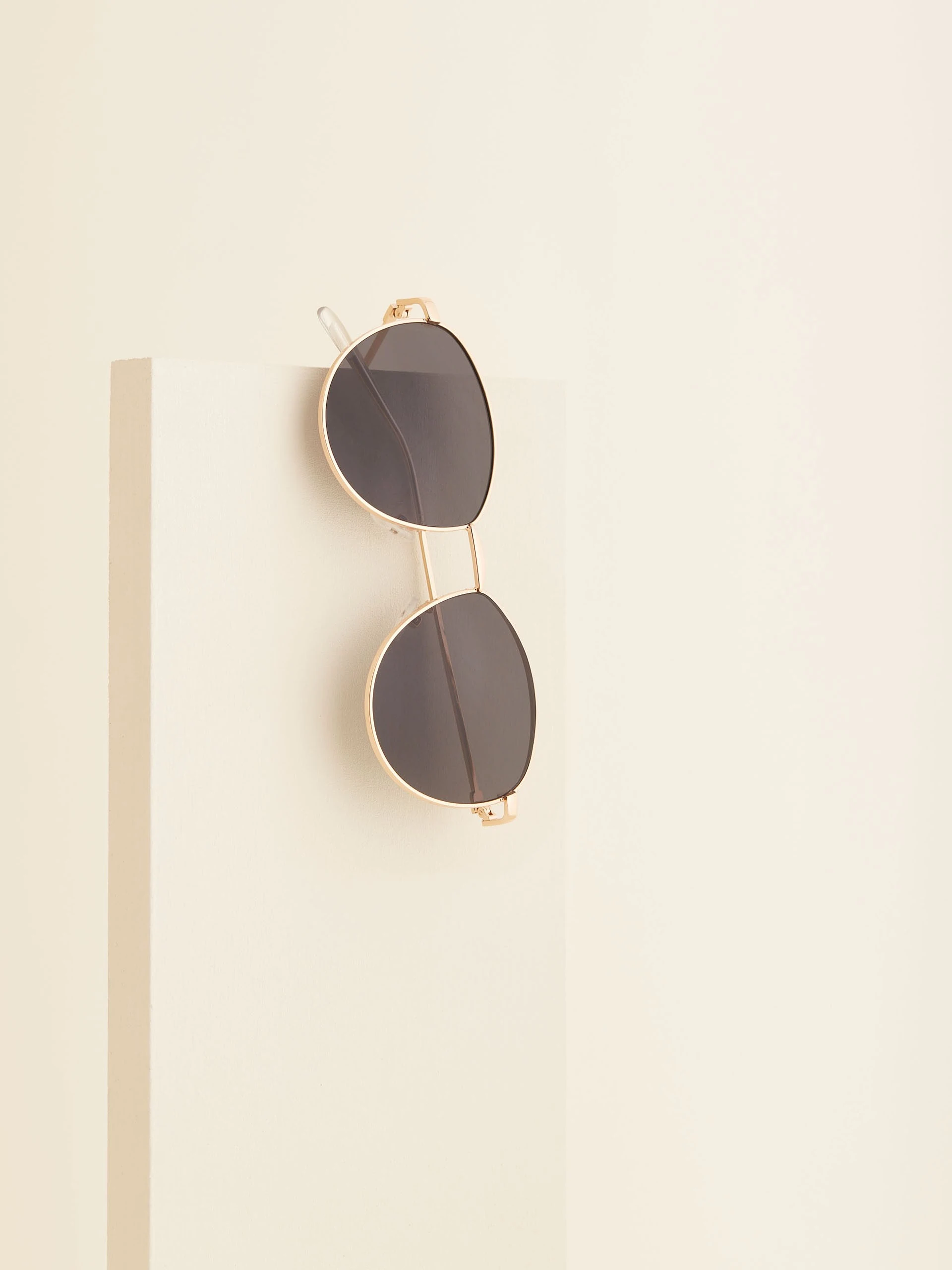 CLASSIC ELEGANT SUNGLASSES