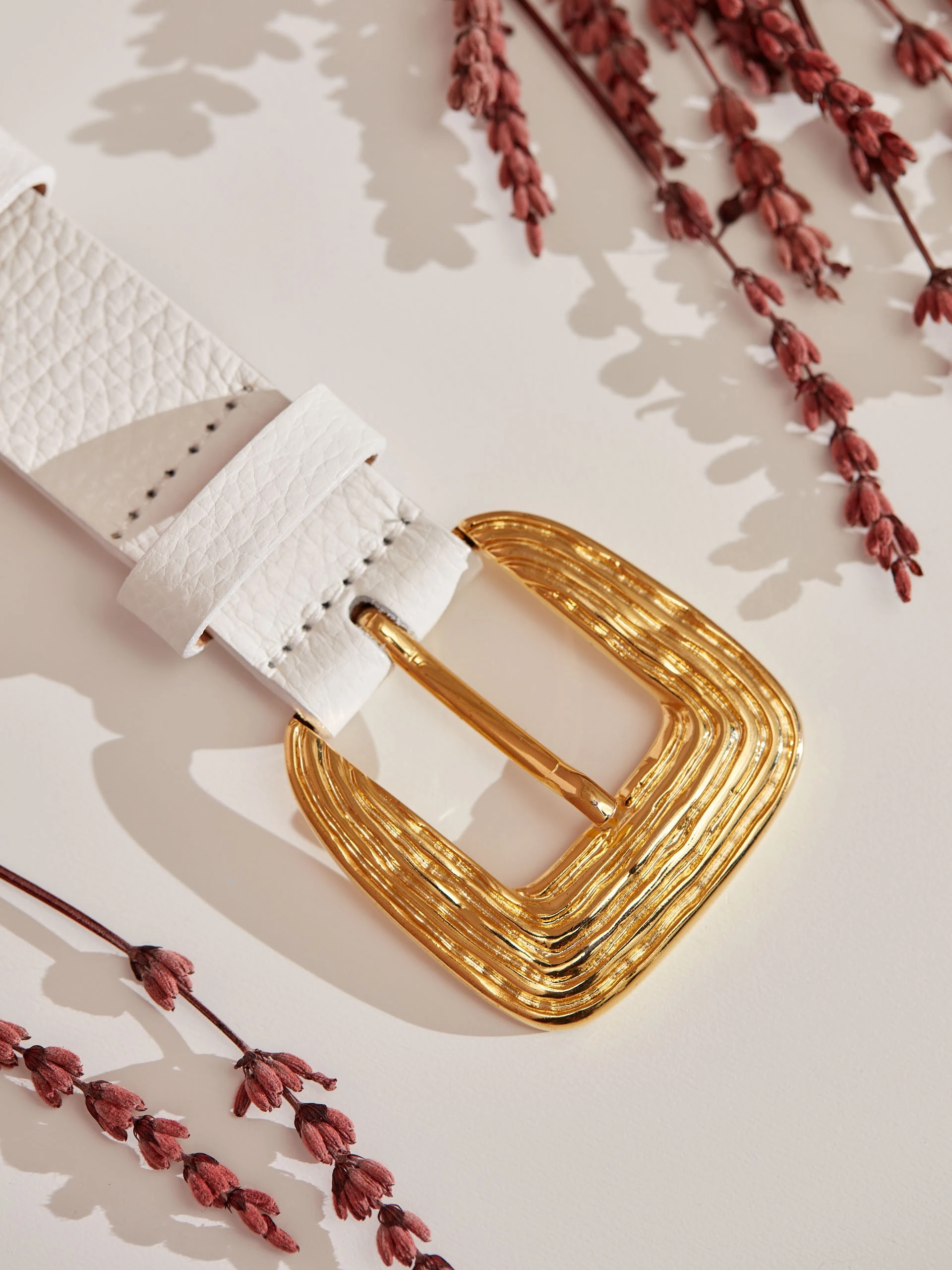 WHITE BELT WITH GOLD BUCKLE