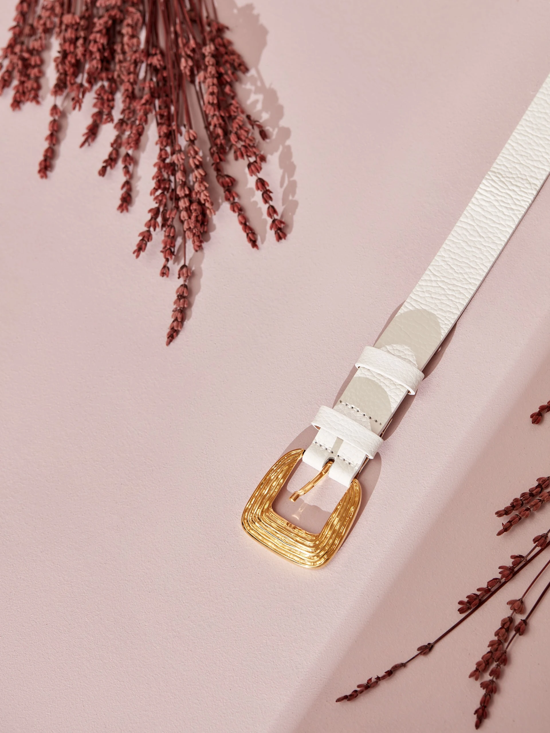 WHITE BELT WITH GOLD BUCKLE
