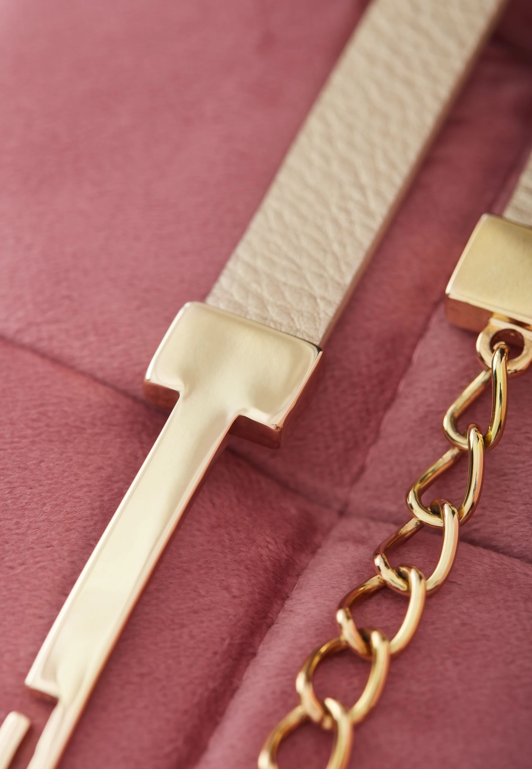 THIN GOLDEN BELT