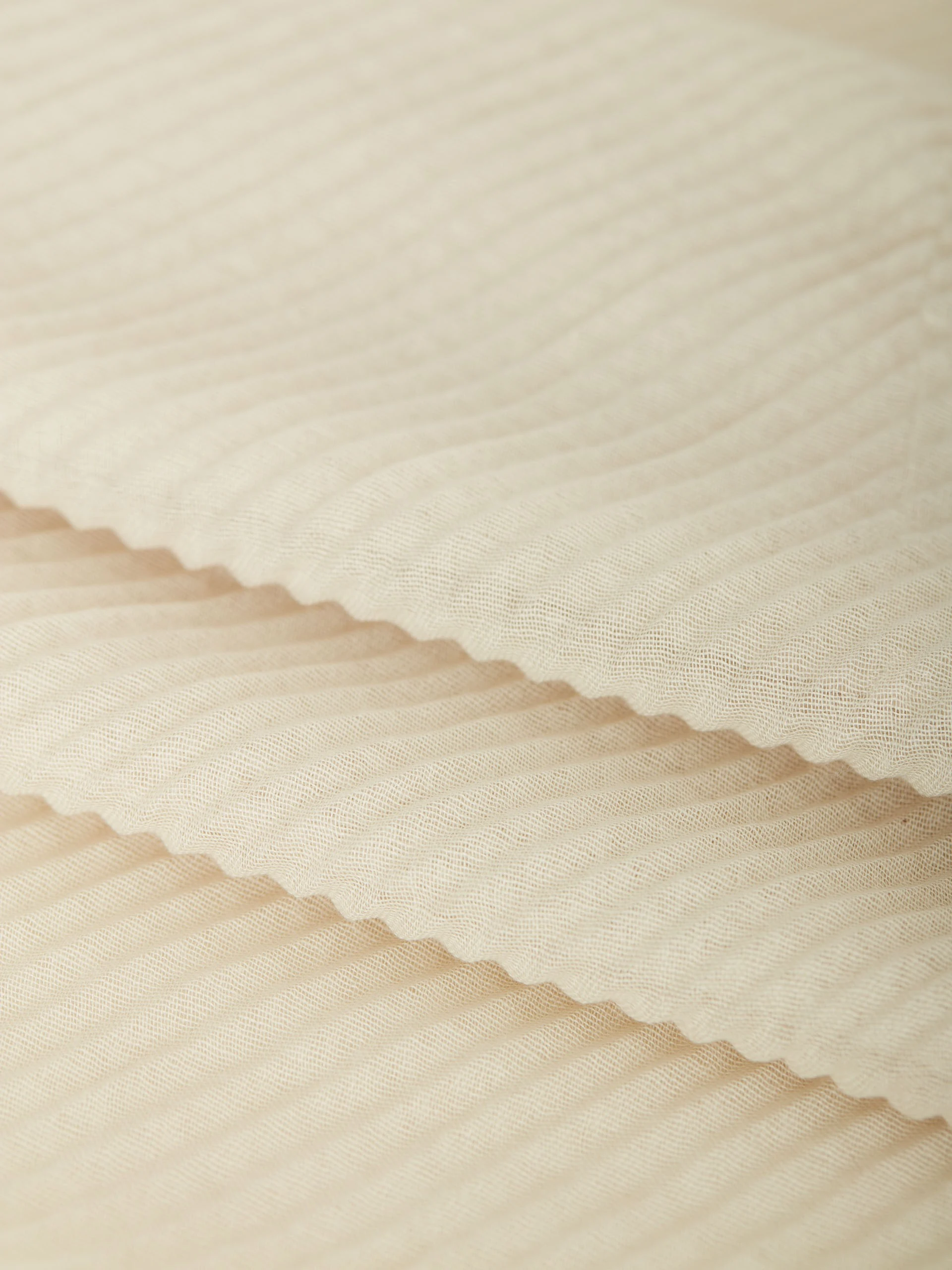 BEIGE PLEATED SHAWL
