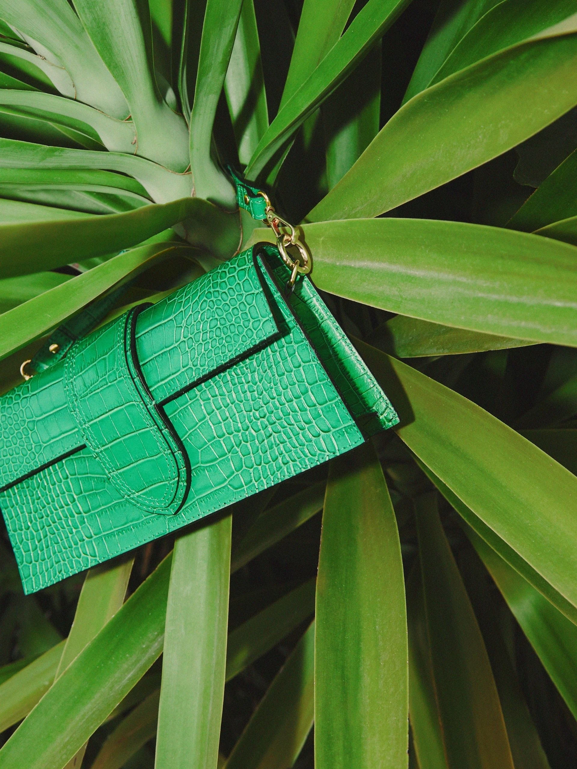 GREEN SHOULDER BAG WITH CHAIN