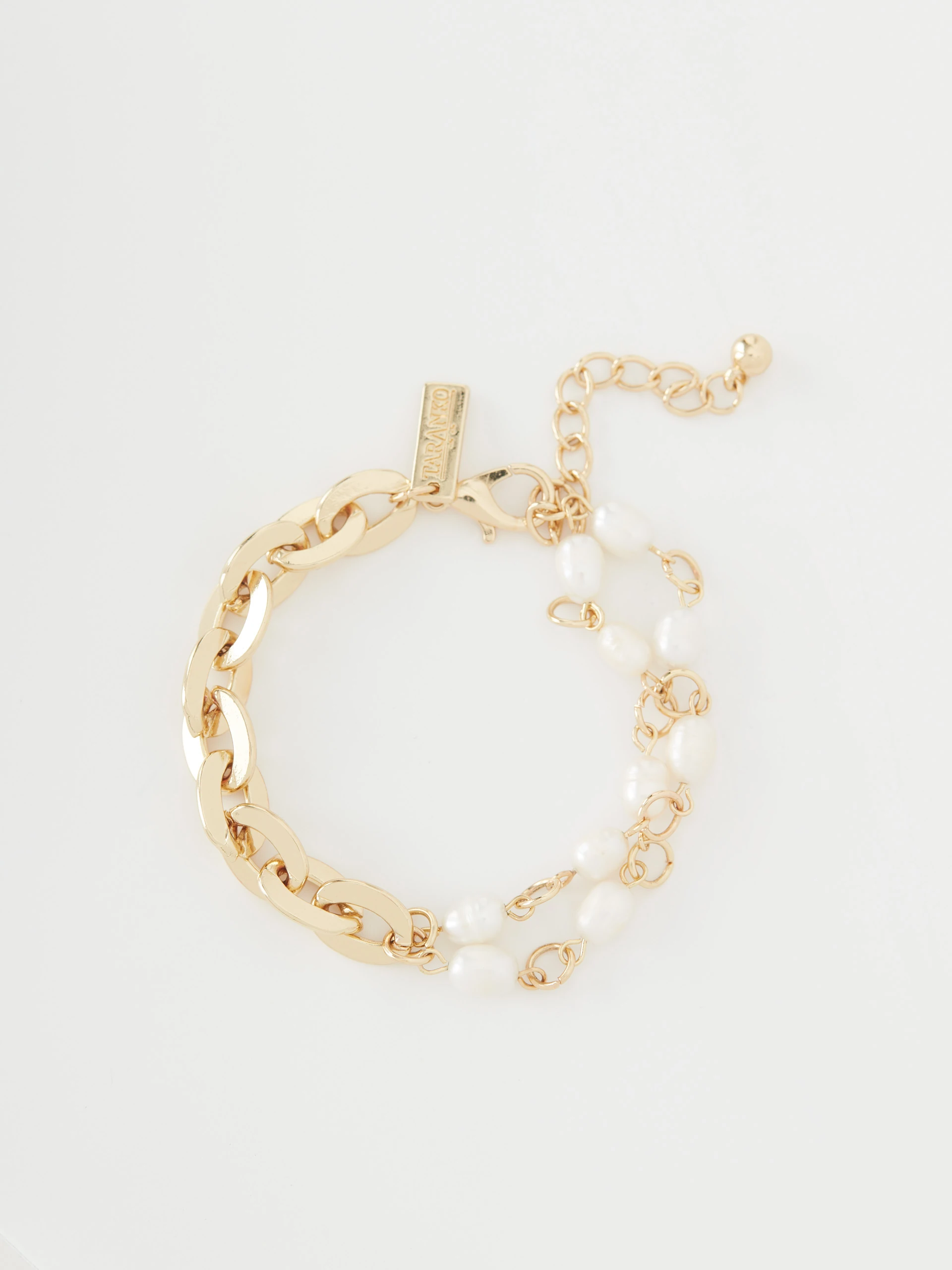 Bracelet with pearls