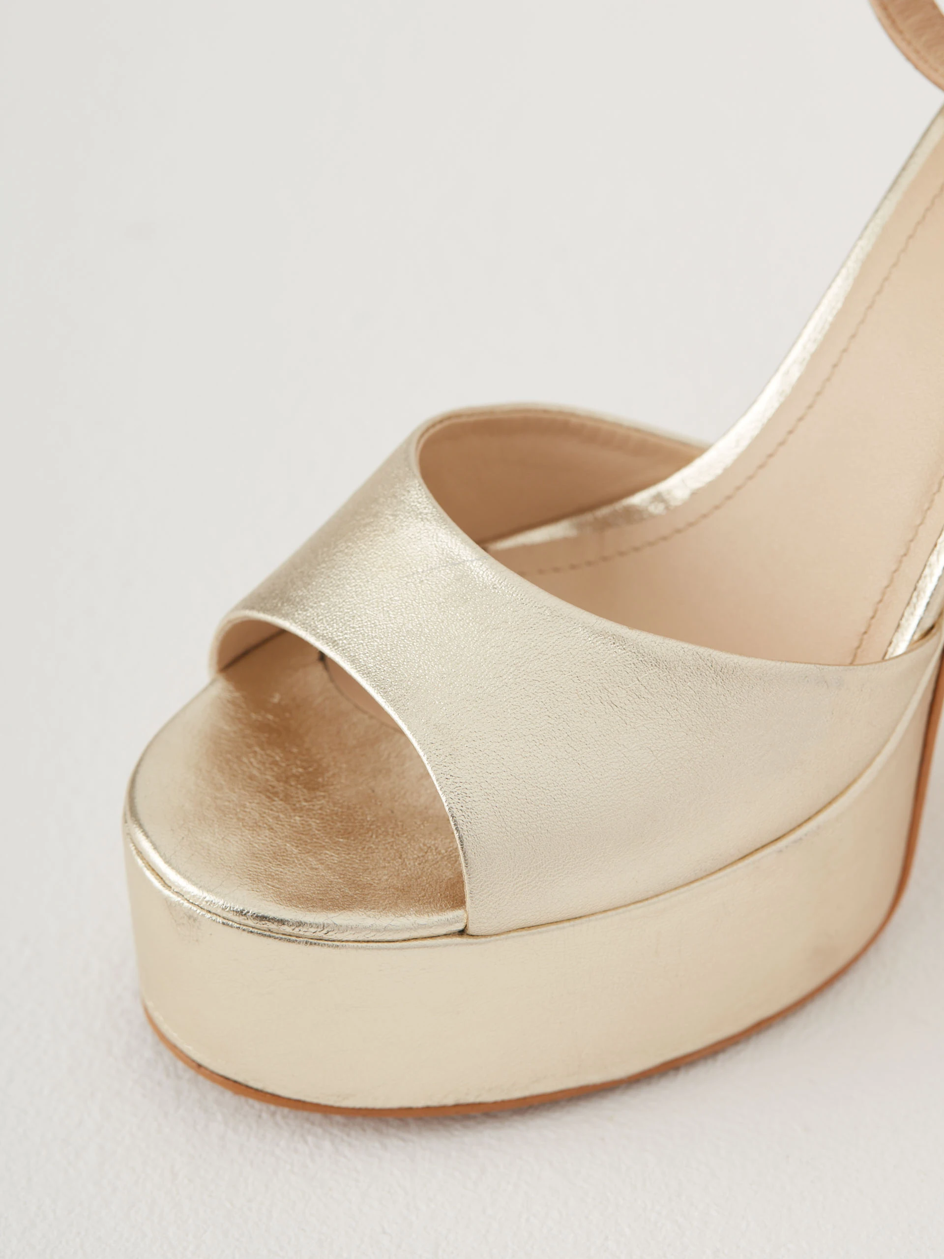 Platform sandals made of natural leather
