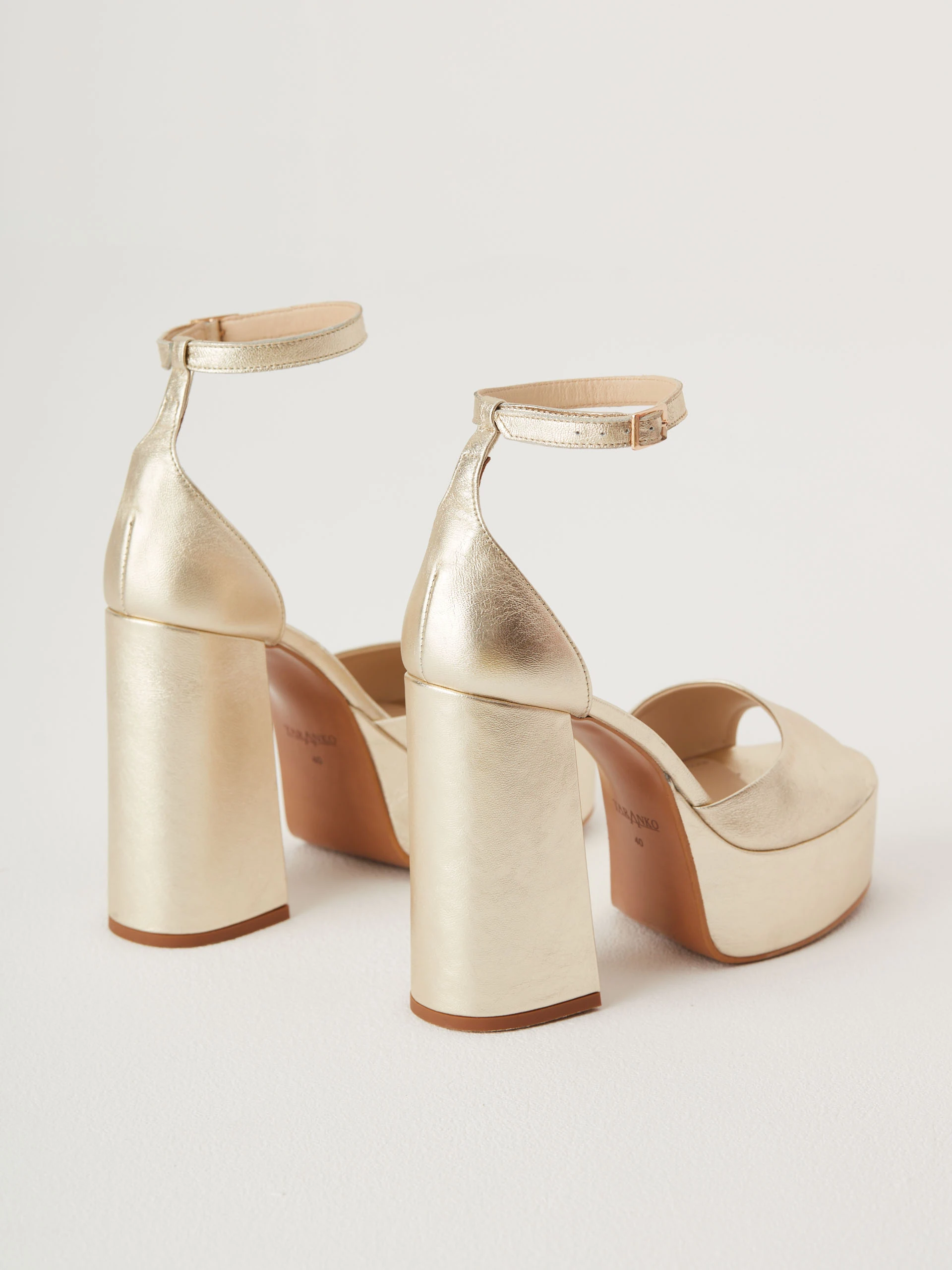 Platform sandals made of natural leather
