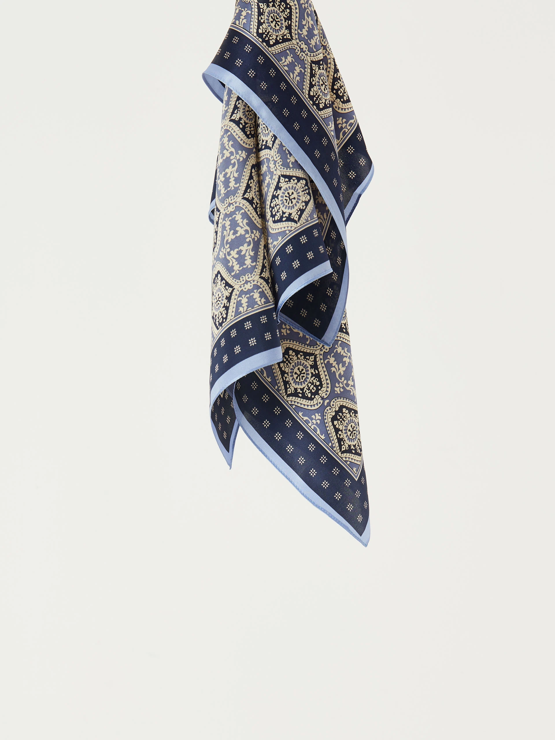 Silk gavroche in regular pattern