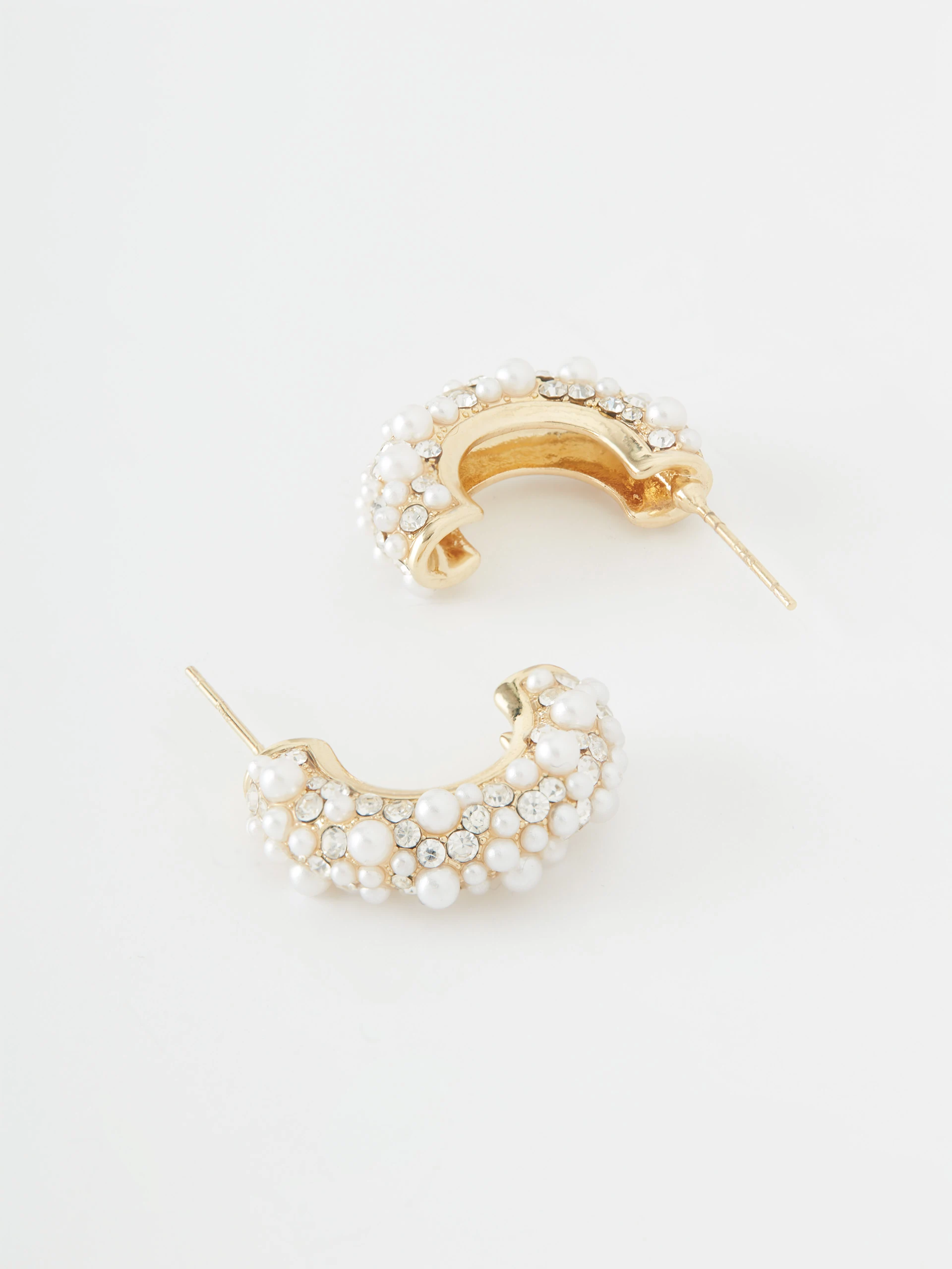 Pearl circle earrings