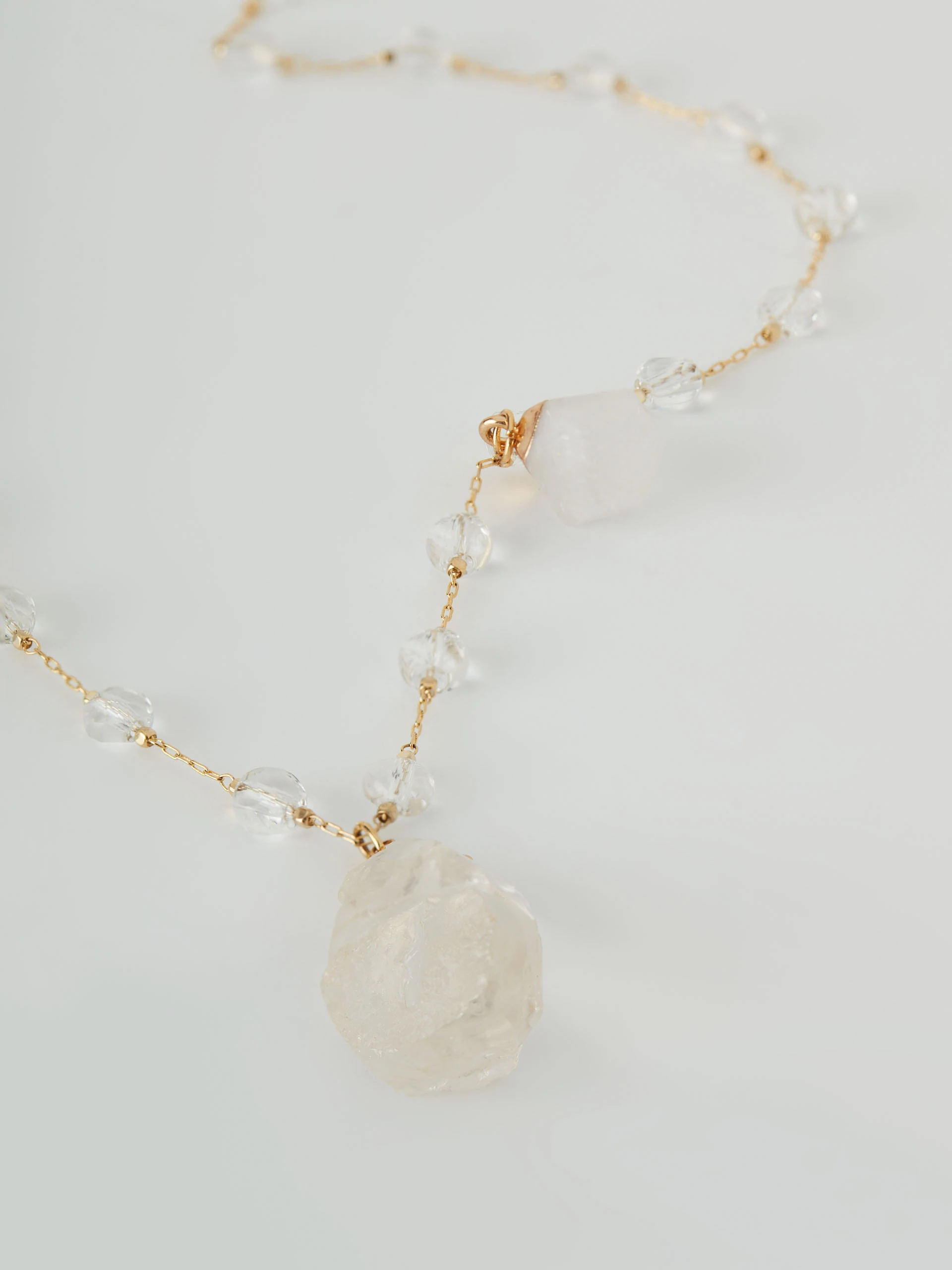 Brass necklace with rock crystal