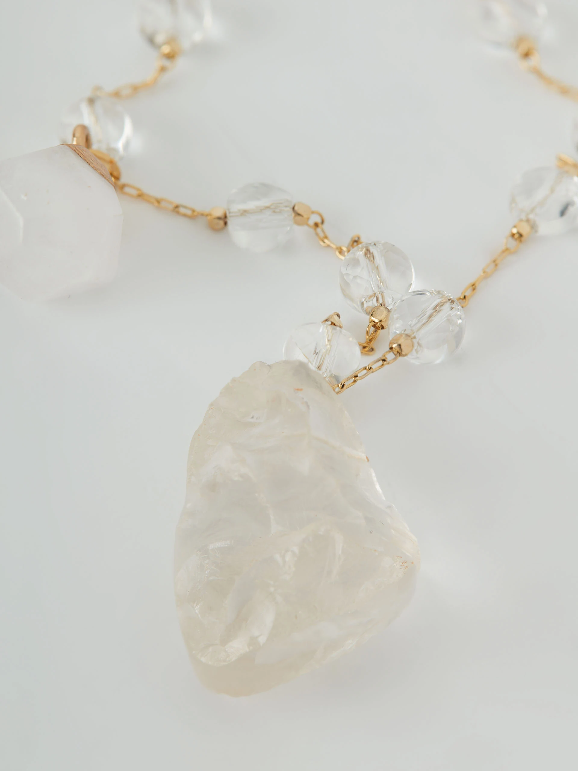 Brass necklace with rock crystal
