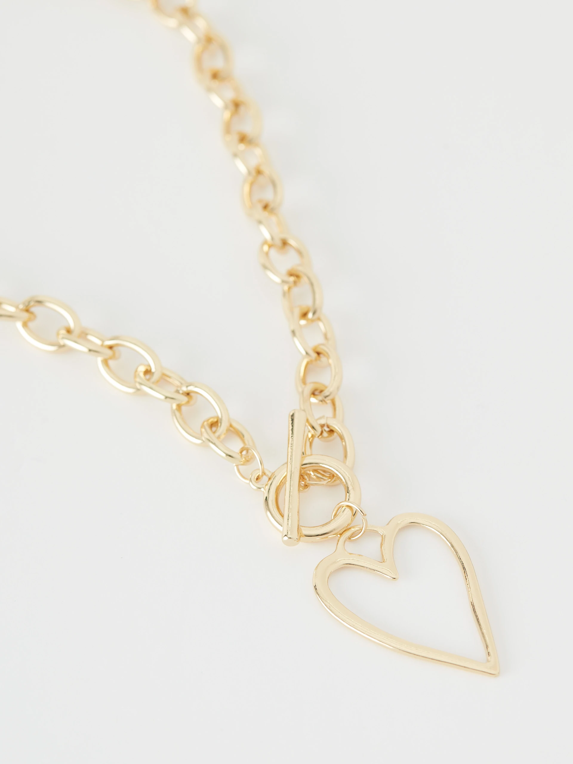 Necklace with heart-shaped pendant