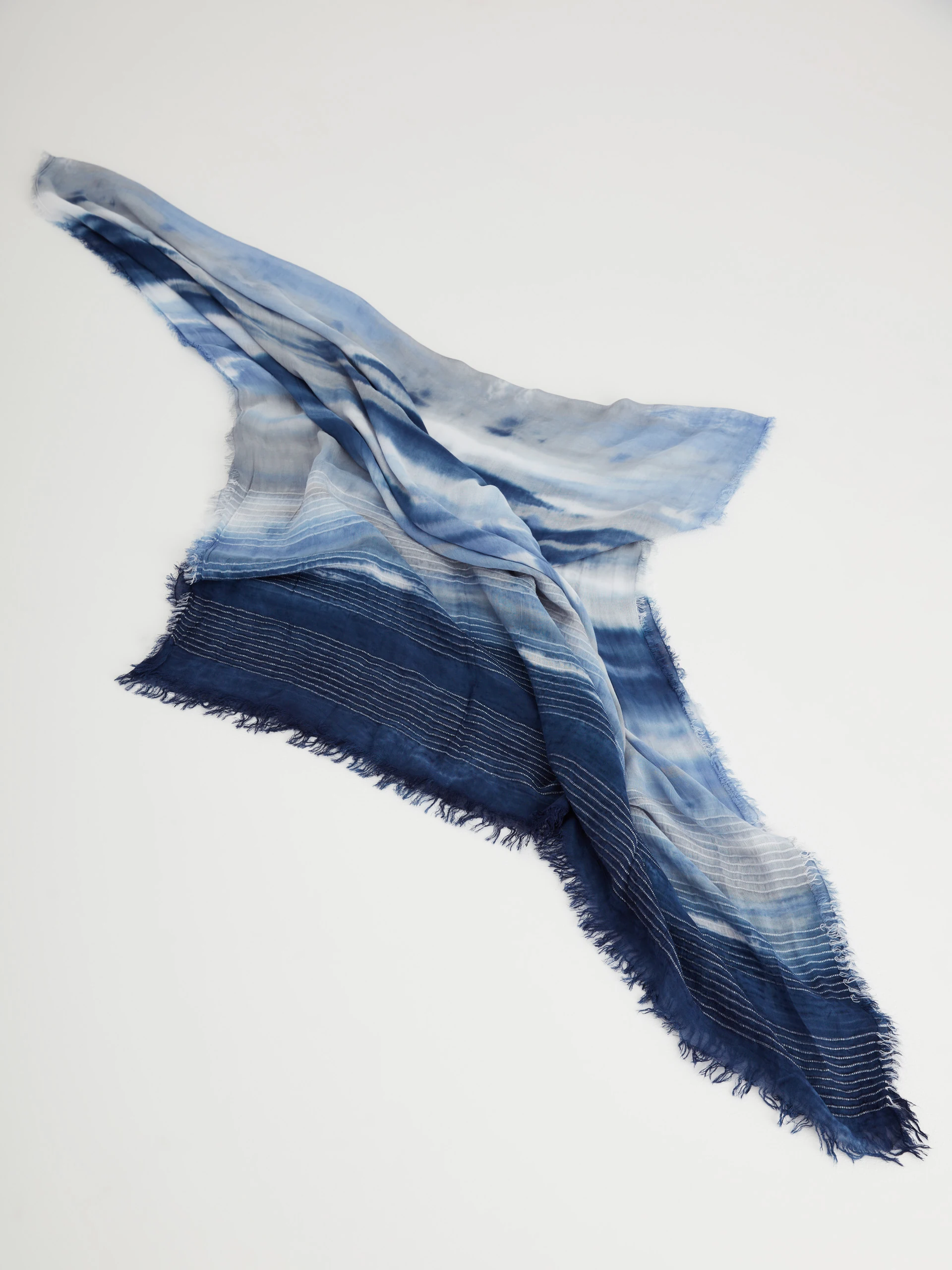 Scarf in shades of blue