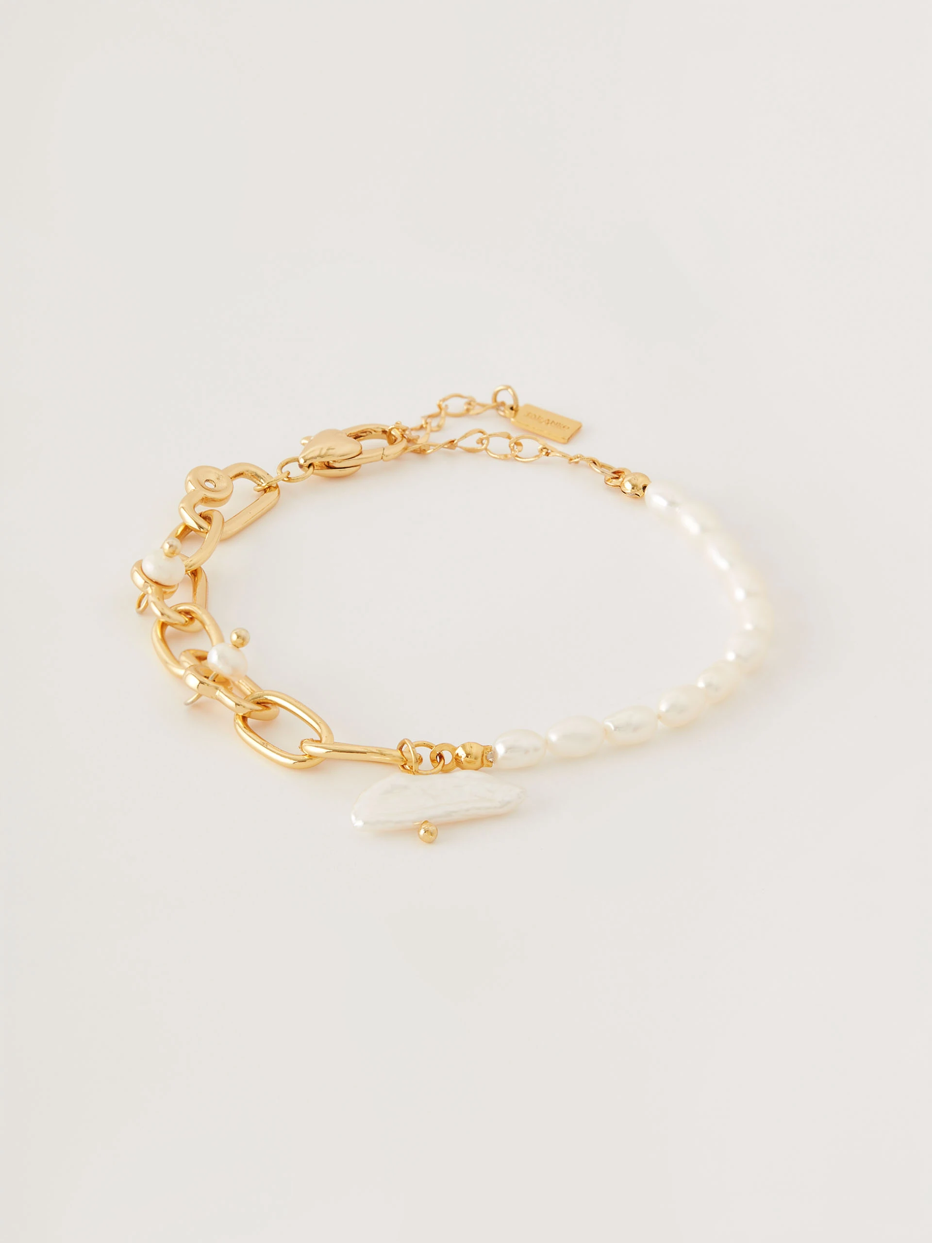 Copper bracelet with cultured pearls