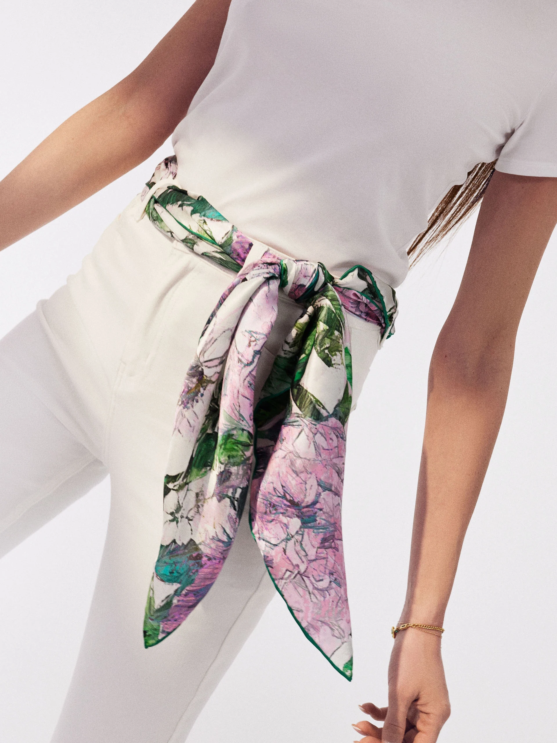 Silk gavroche with floral pattern