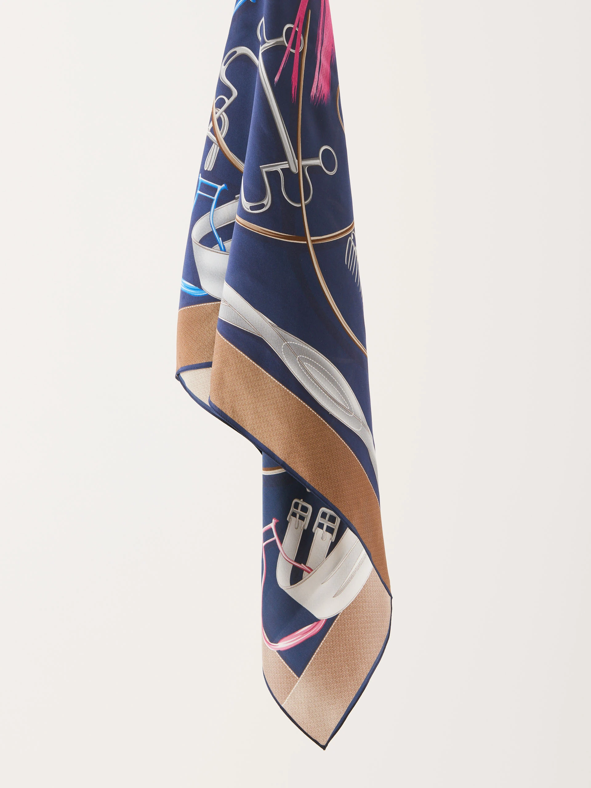 Silk gavroche with square shape