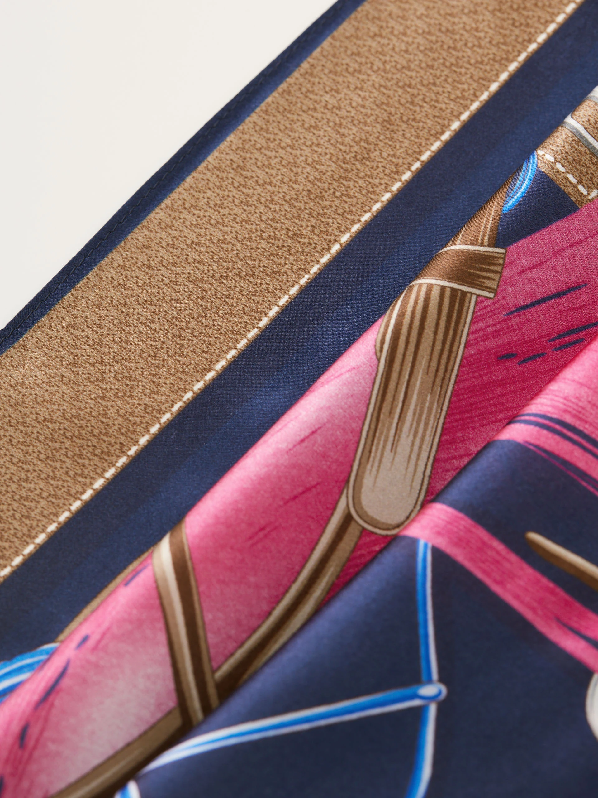 Silk gavroche with square shape