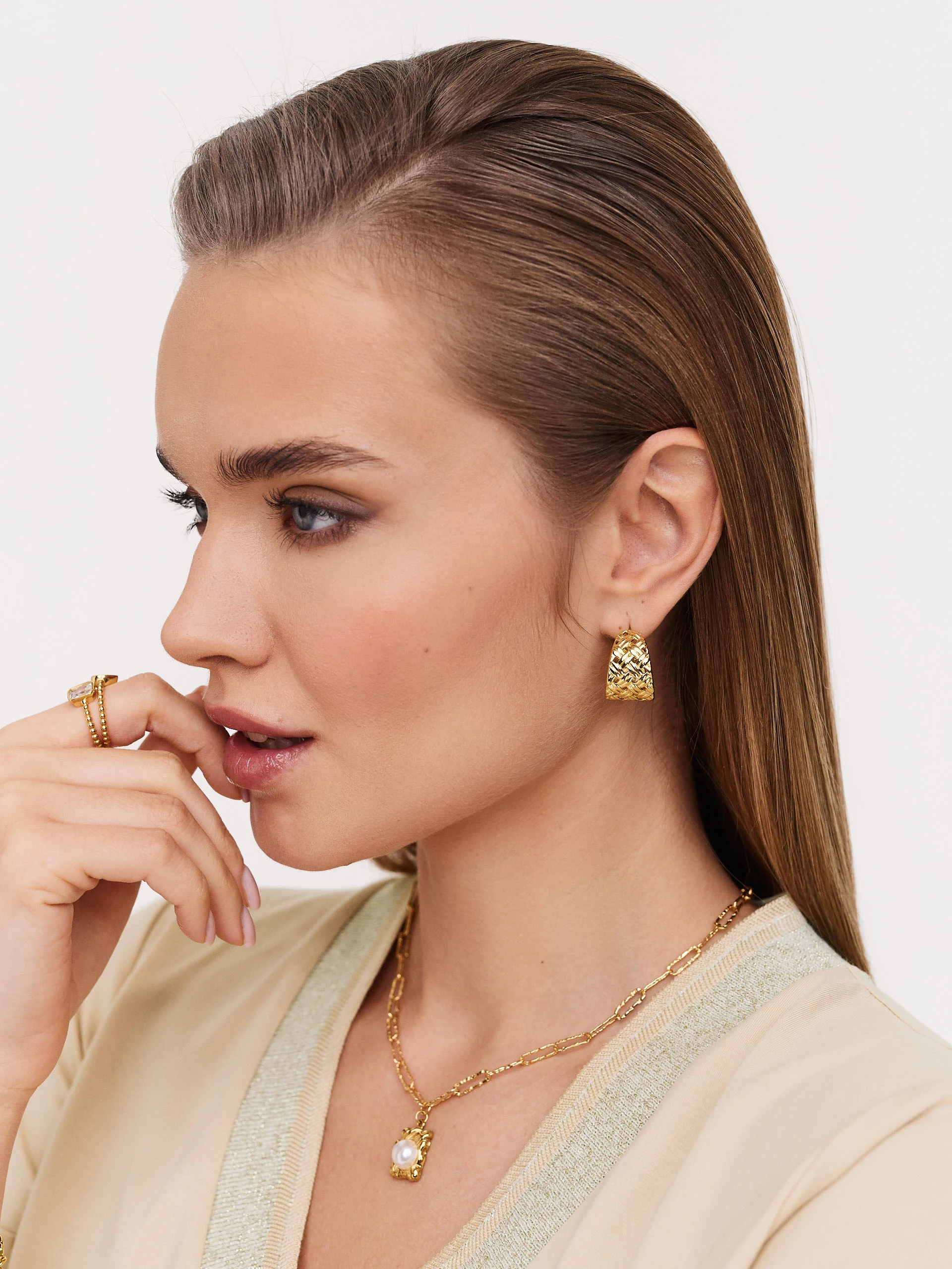 Elegant earrings