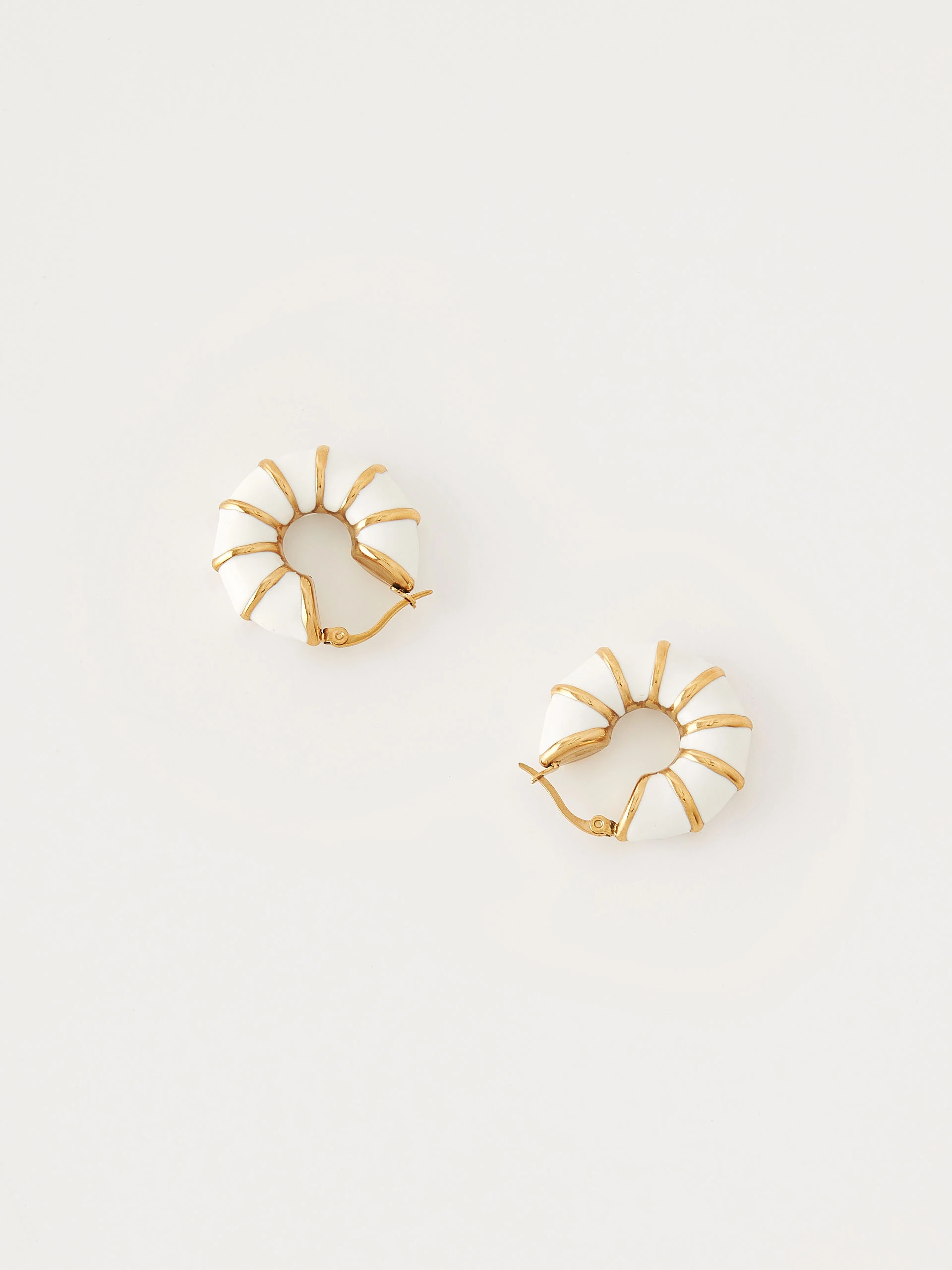 White round enamel earrings