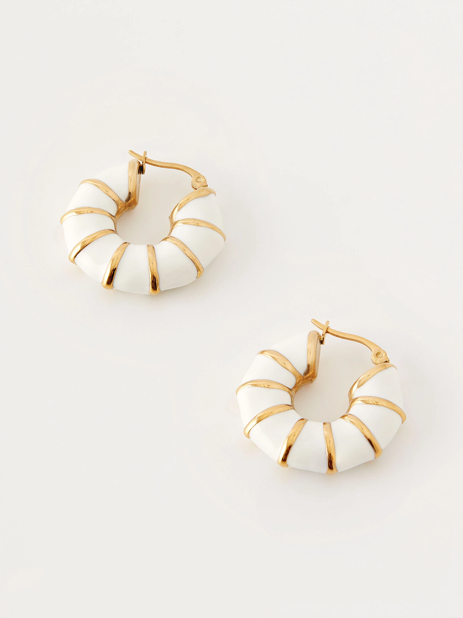 White round enamel earrings