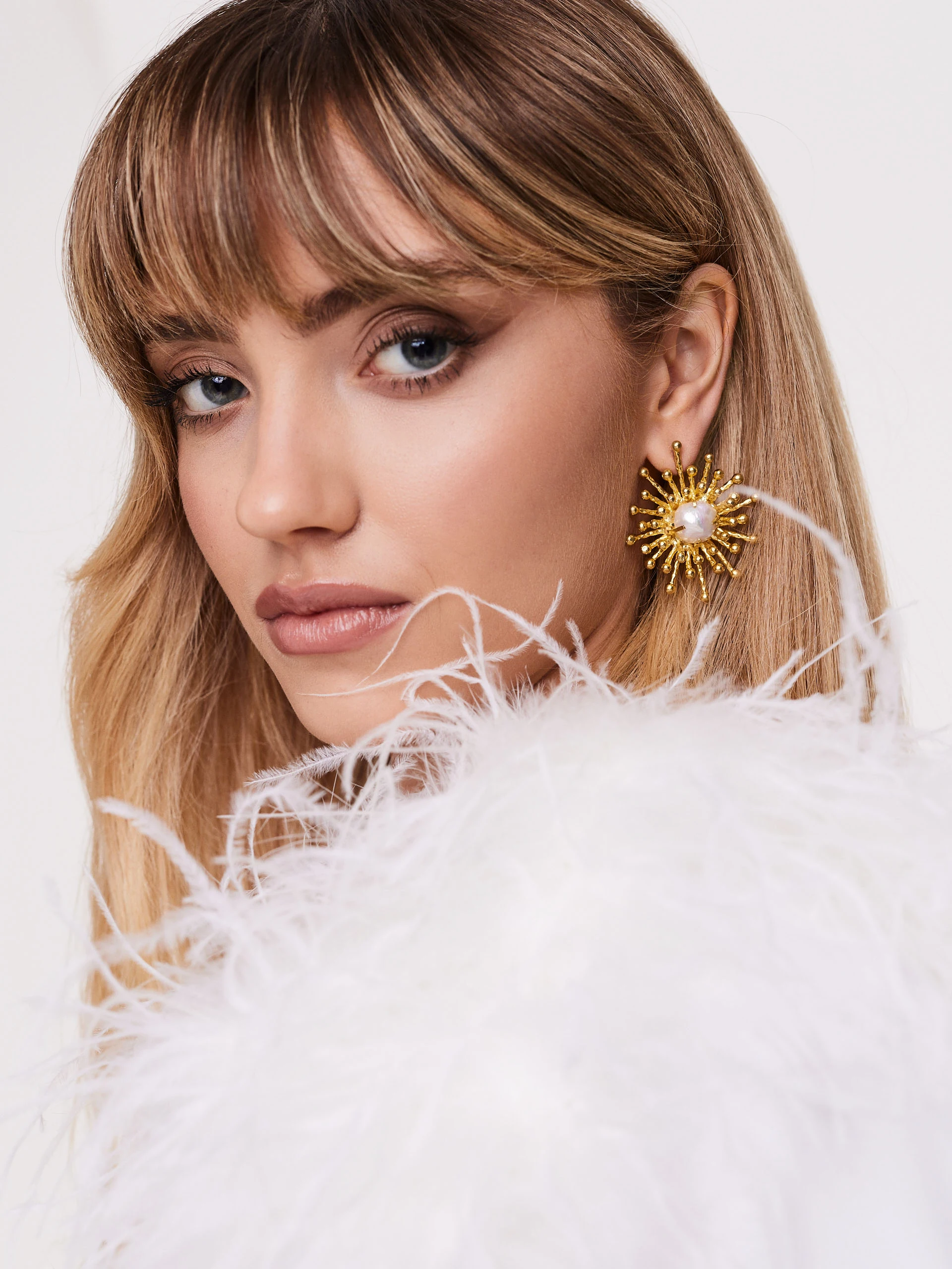 Gold-plated earrings with natural cultured pearls
