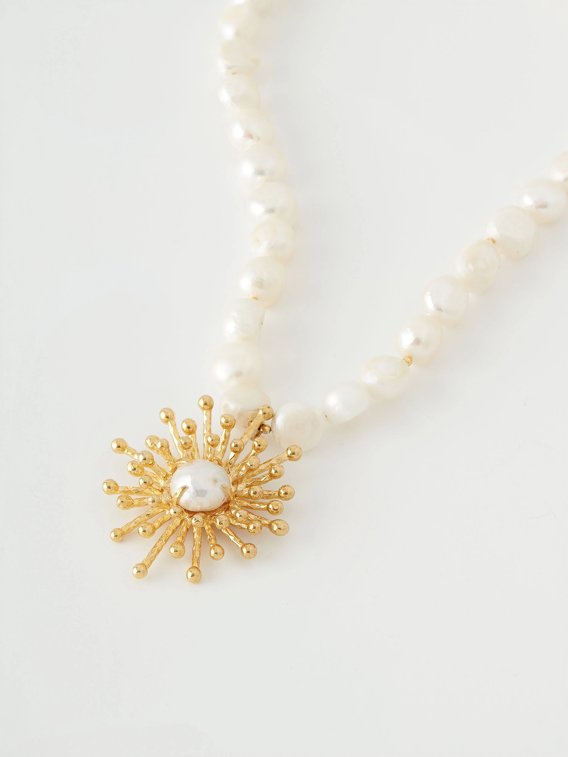 Handmade necklace with cultured pearls