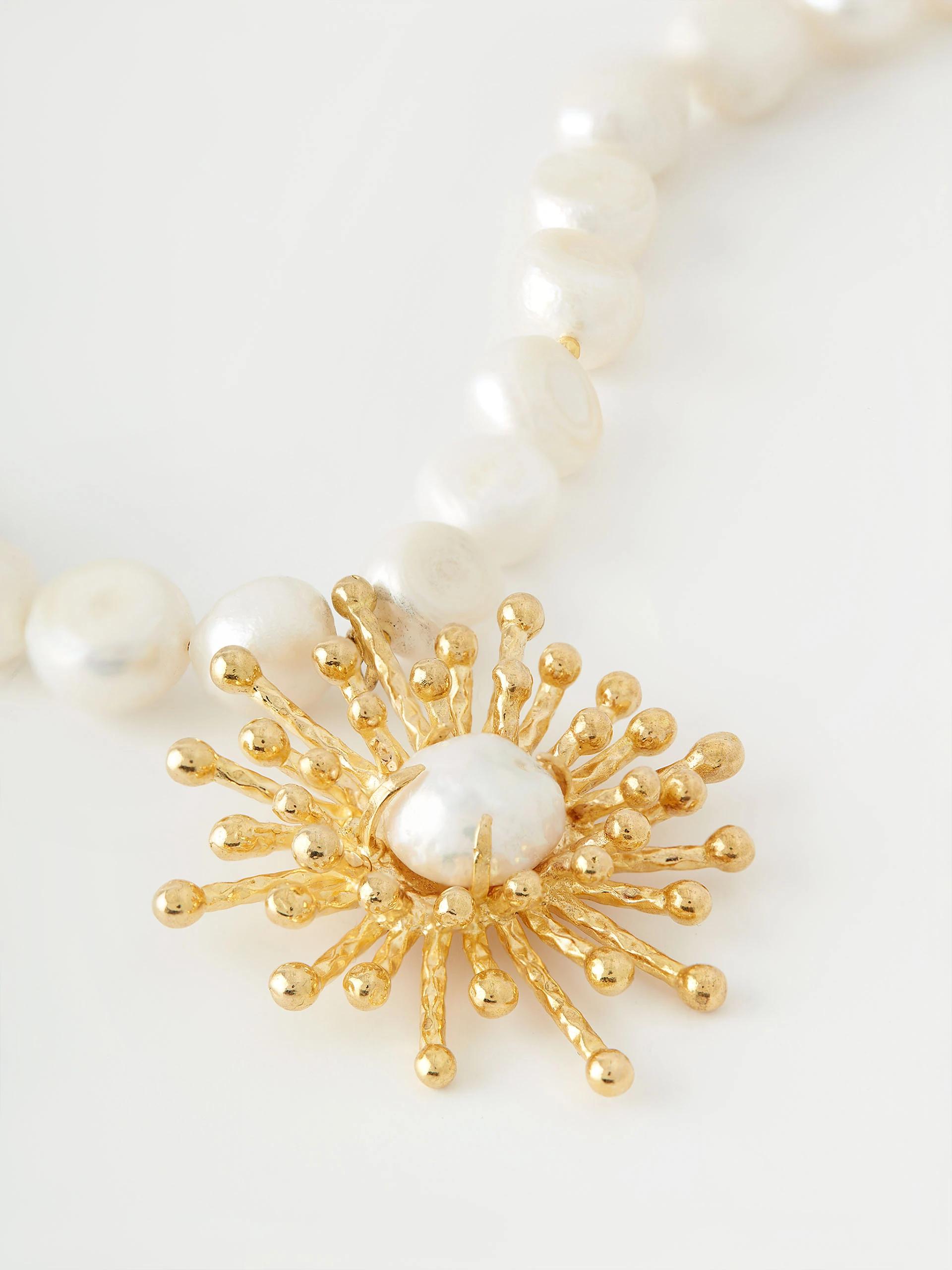 Handmade necklace with cultured pearls