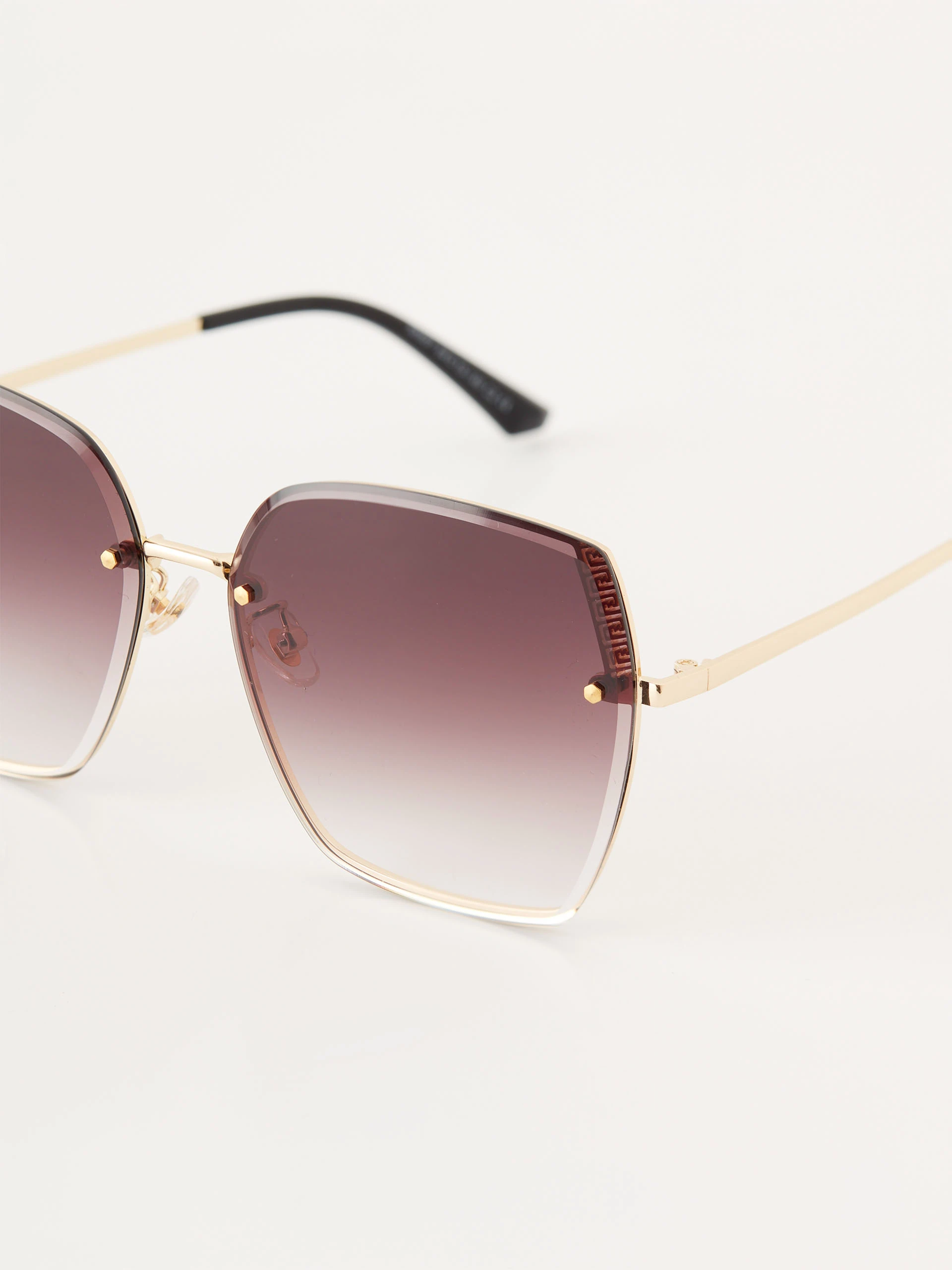 Gold sunglasses with ombre effect
