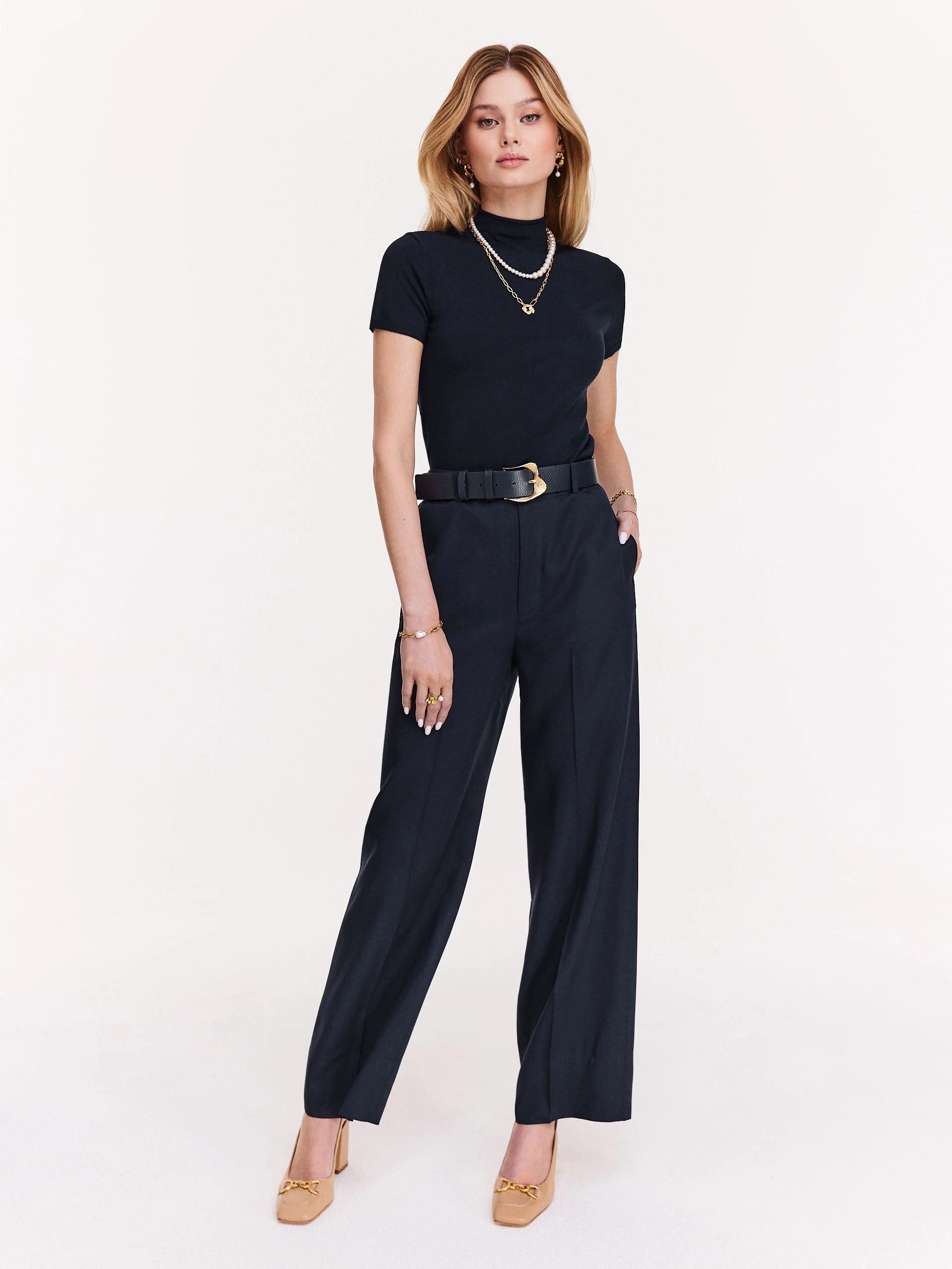 Navy belt with delicately decorative buckle