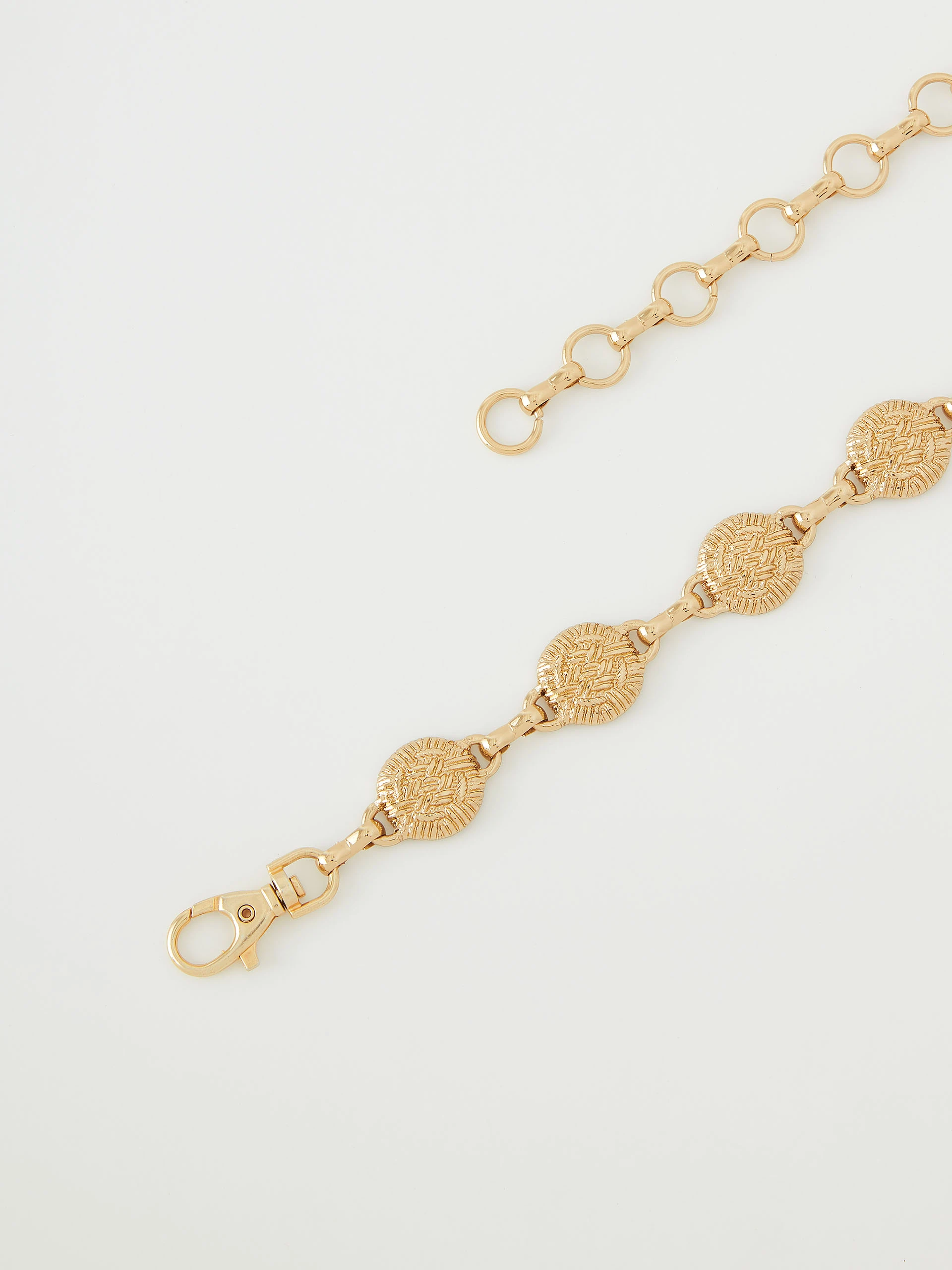 Metal strap with fluted links