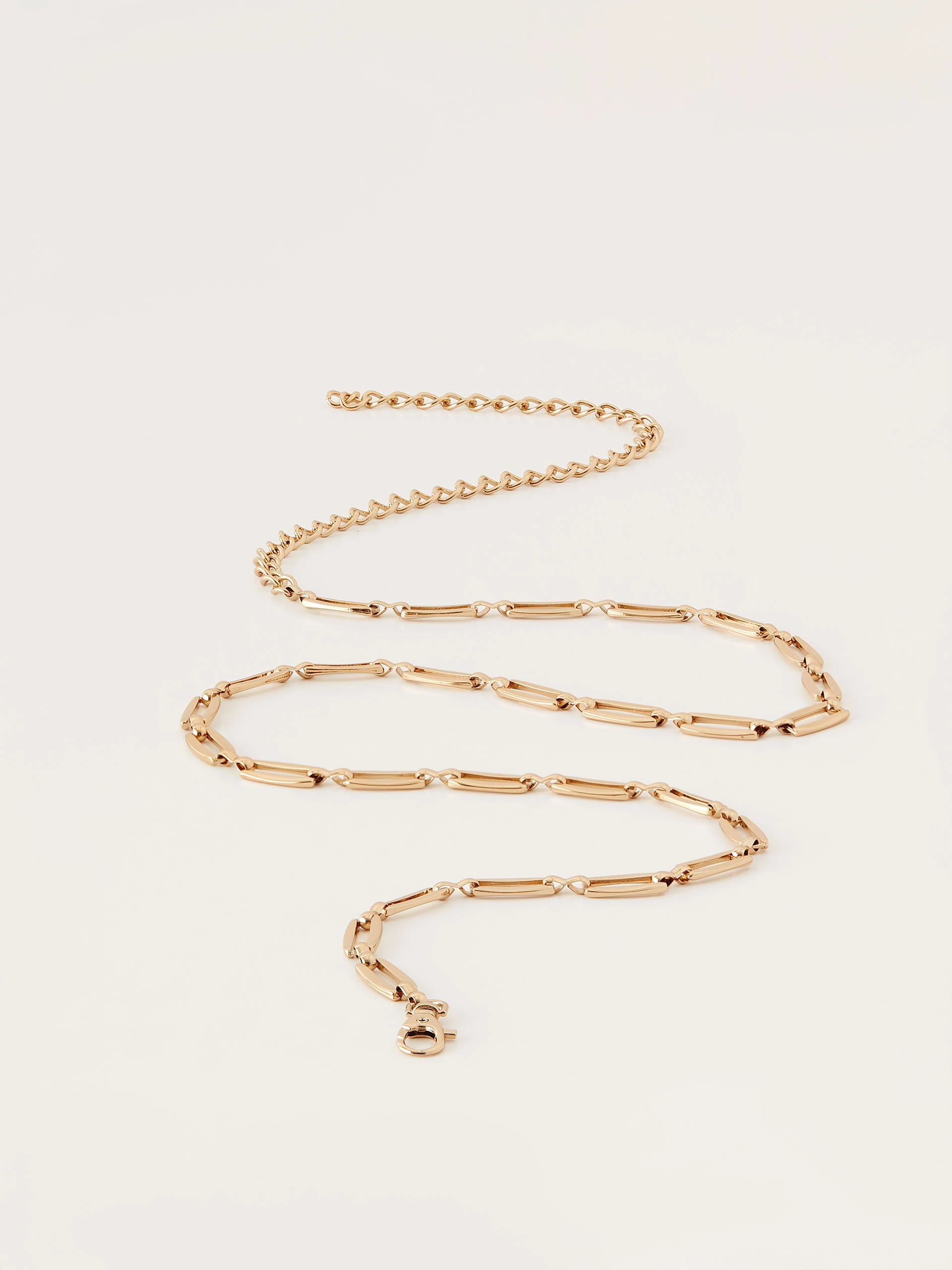 Elegant belt in gold color