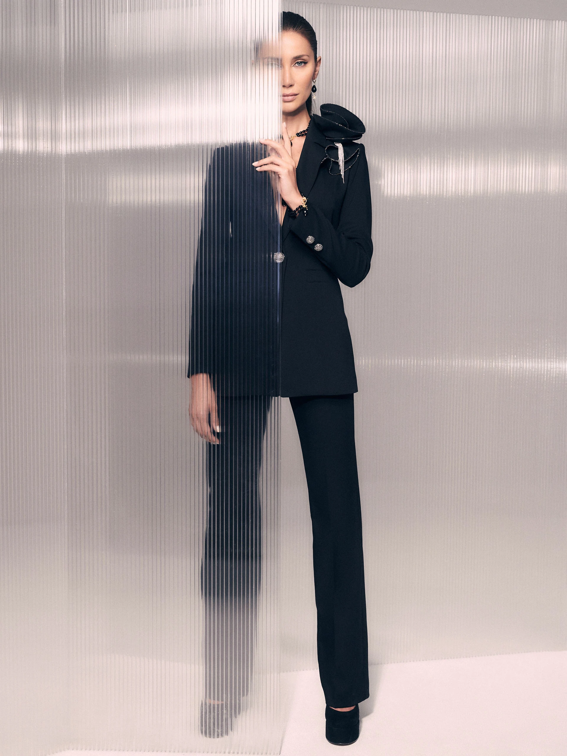 Slim-fit black blazer with rose