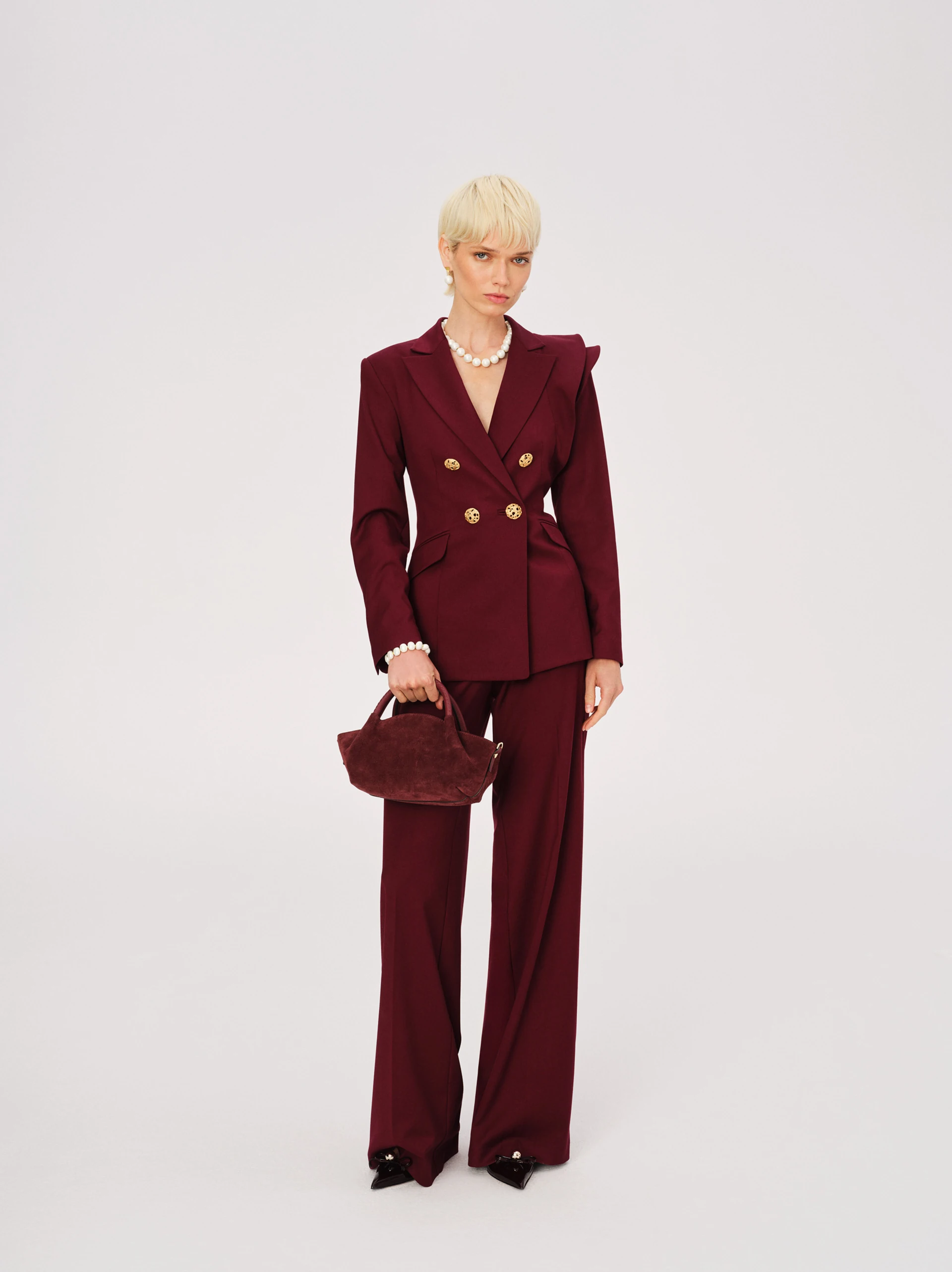 Elegancka burgundowa marynarka z ozdobną falbaną