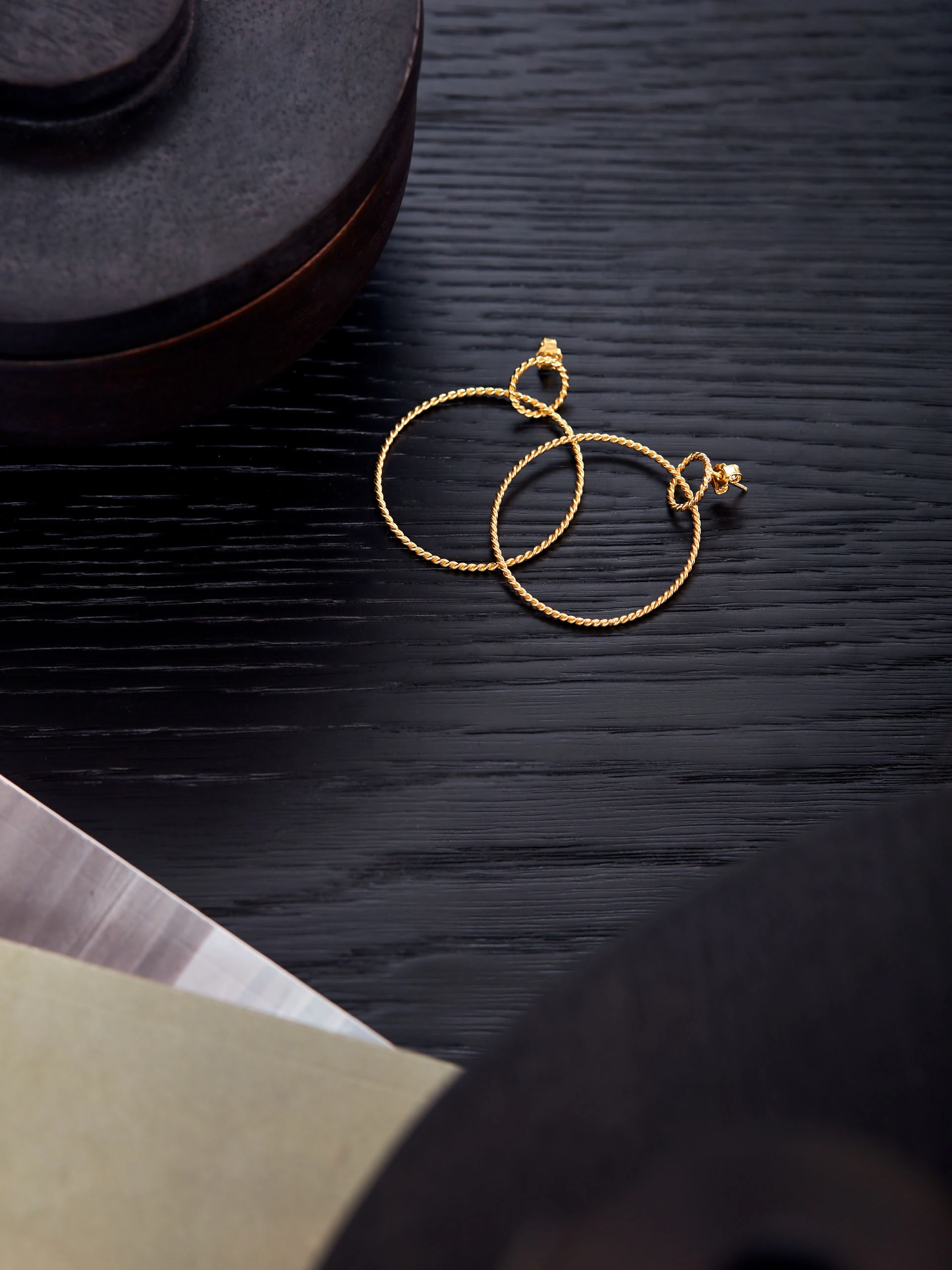 FLUTED CIRCLE EARRINGS