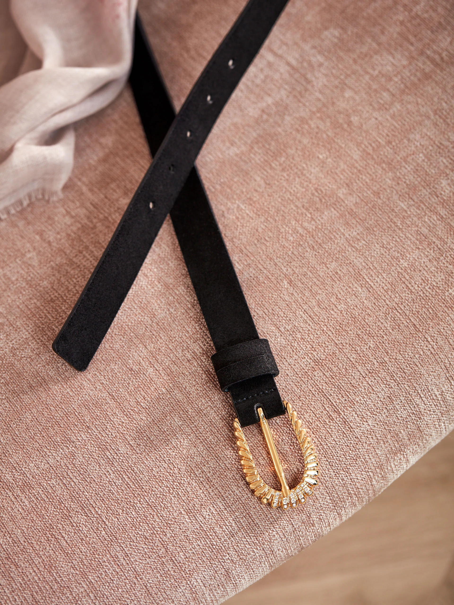 BELT WITH DECORATIVE BUCKLE