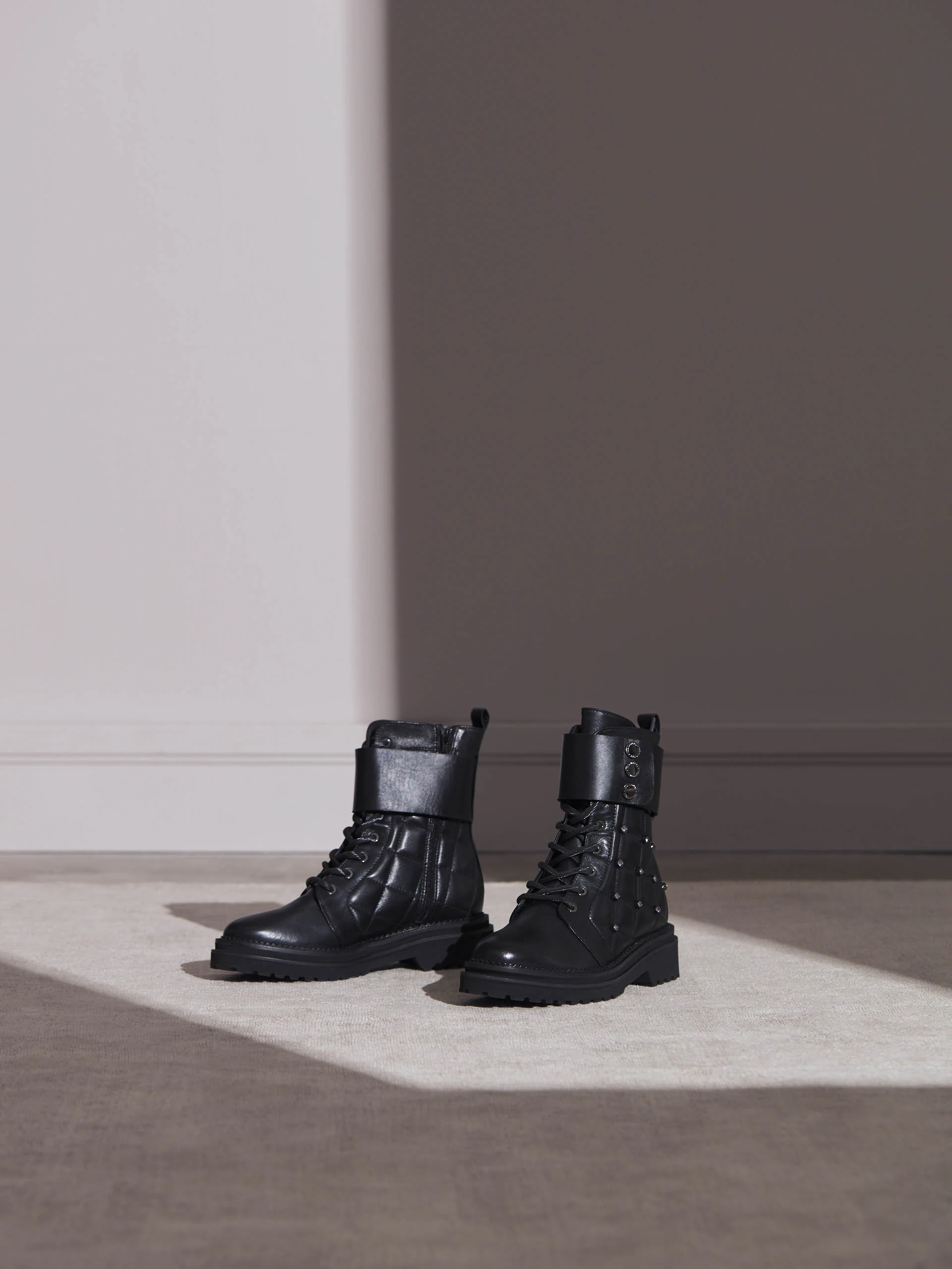 LEATHER QUILTED TRAPPER BOOTS