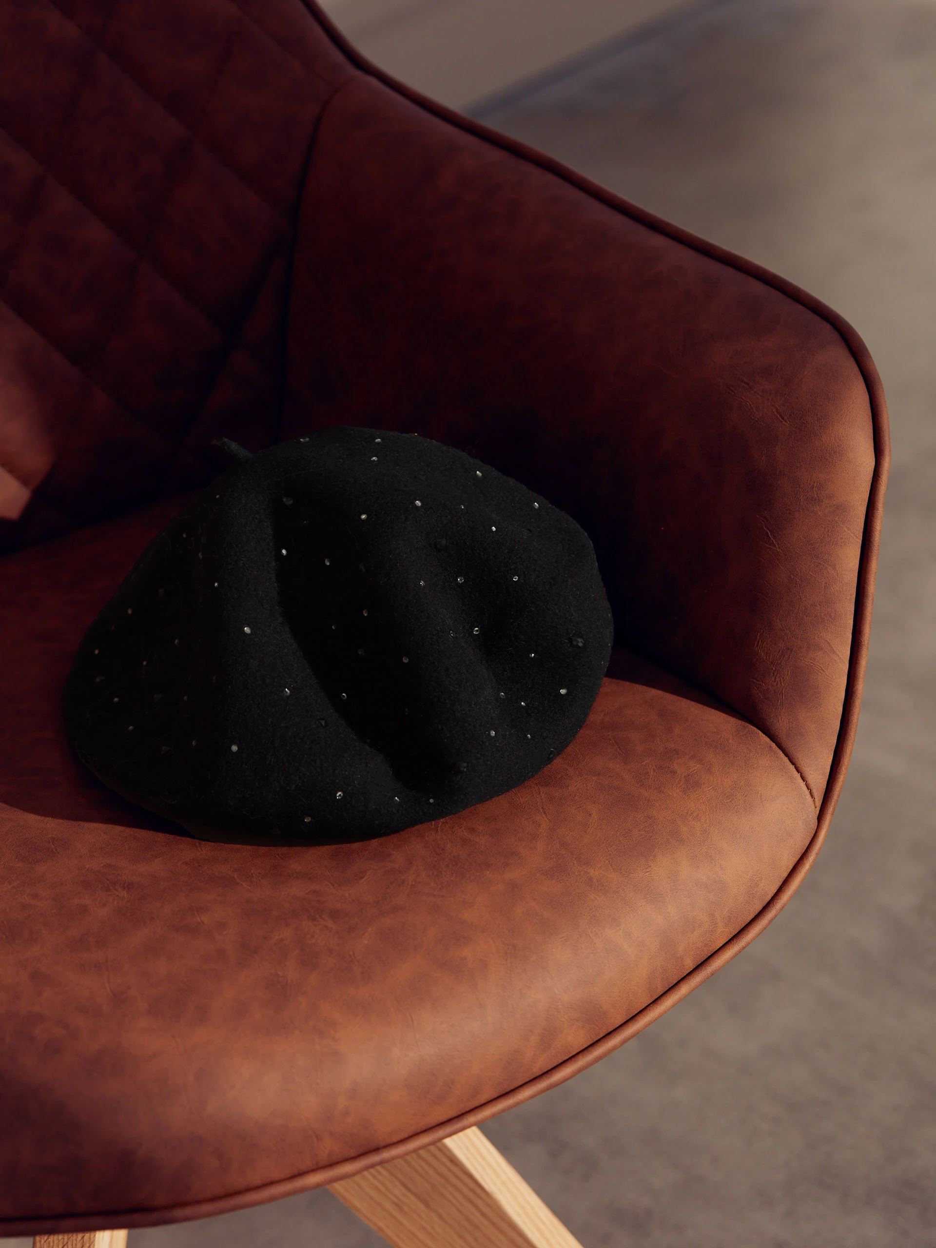BLACK WOOL BERET