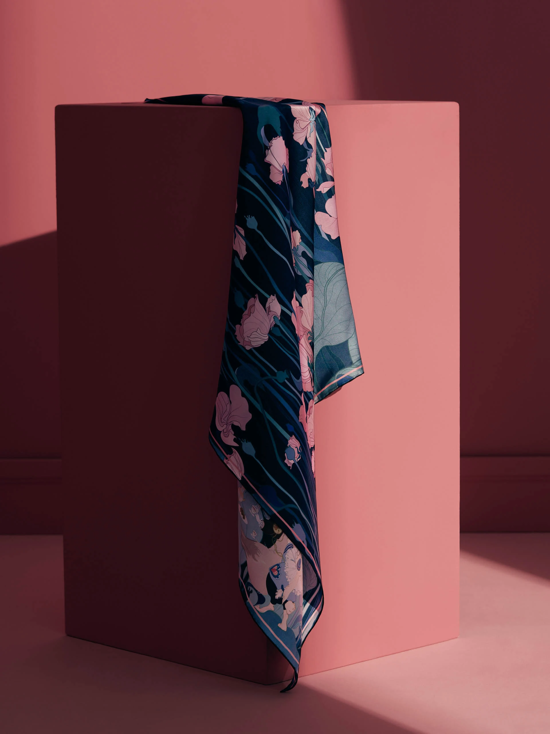 LARGE SILK GAVROCHE