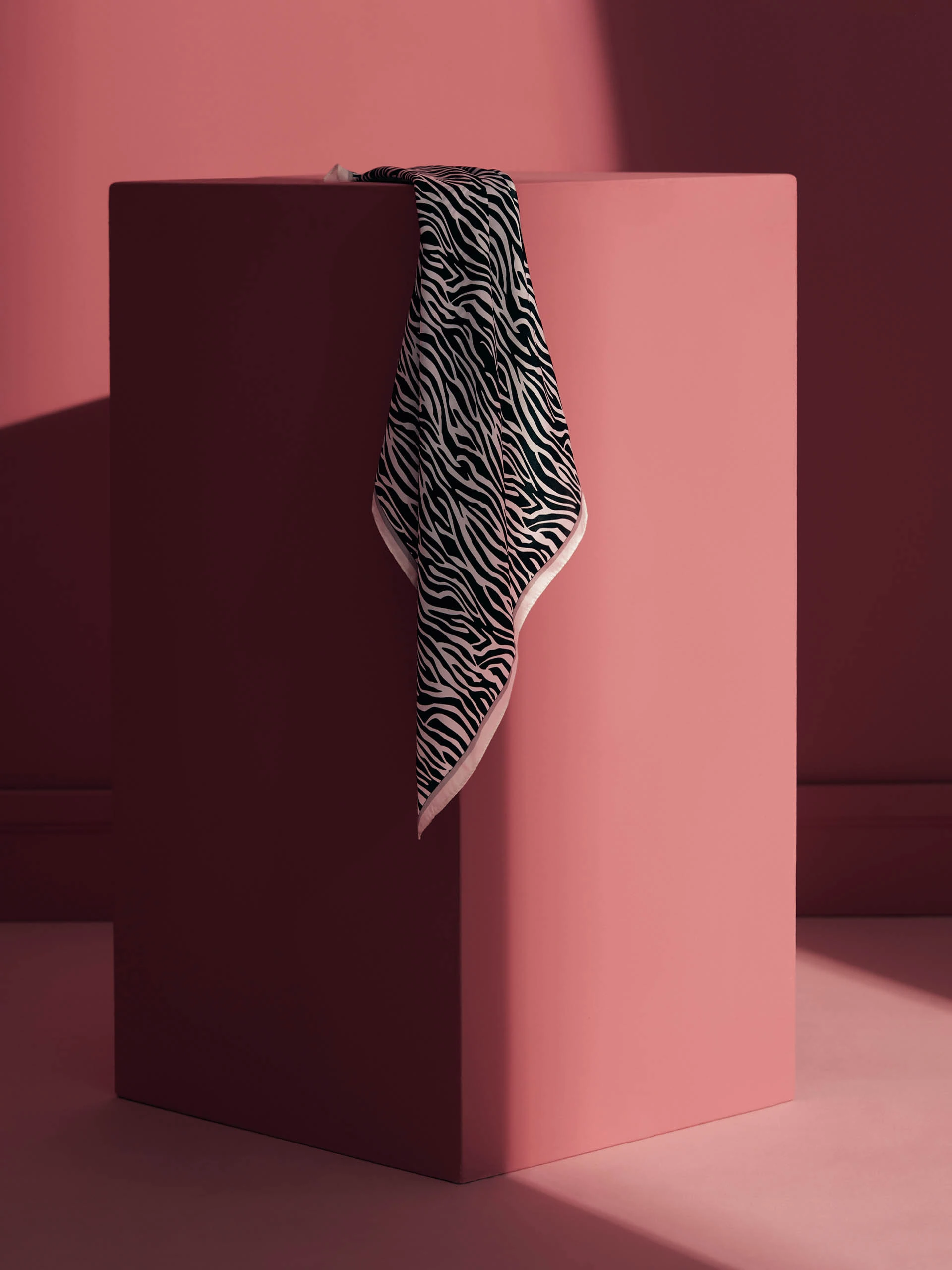 SILK GAVROCHE IN ZEBRA PATTERN